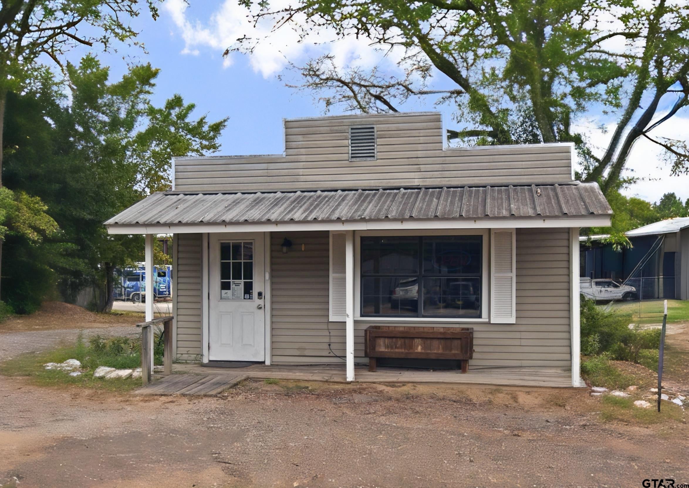 415 W Bermuda — photo