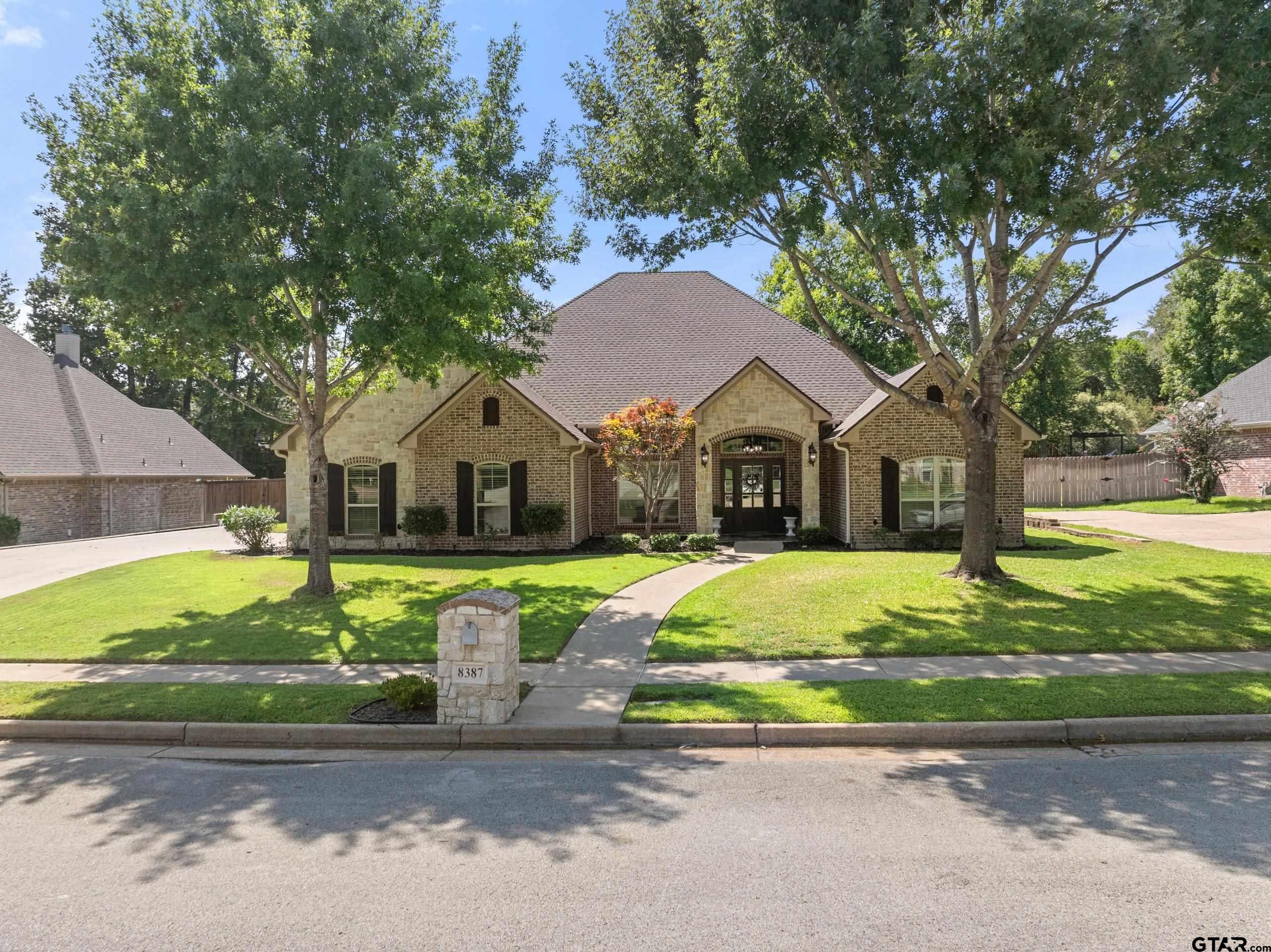 8387 Castleton Way — photo