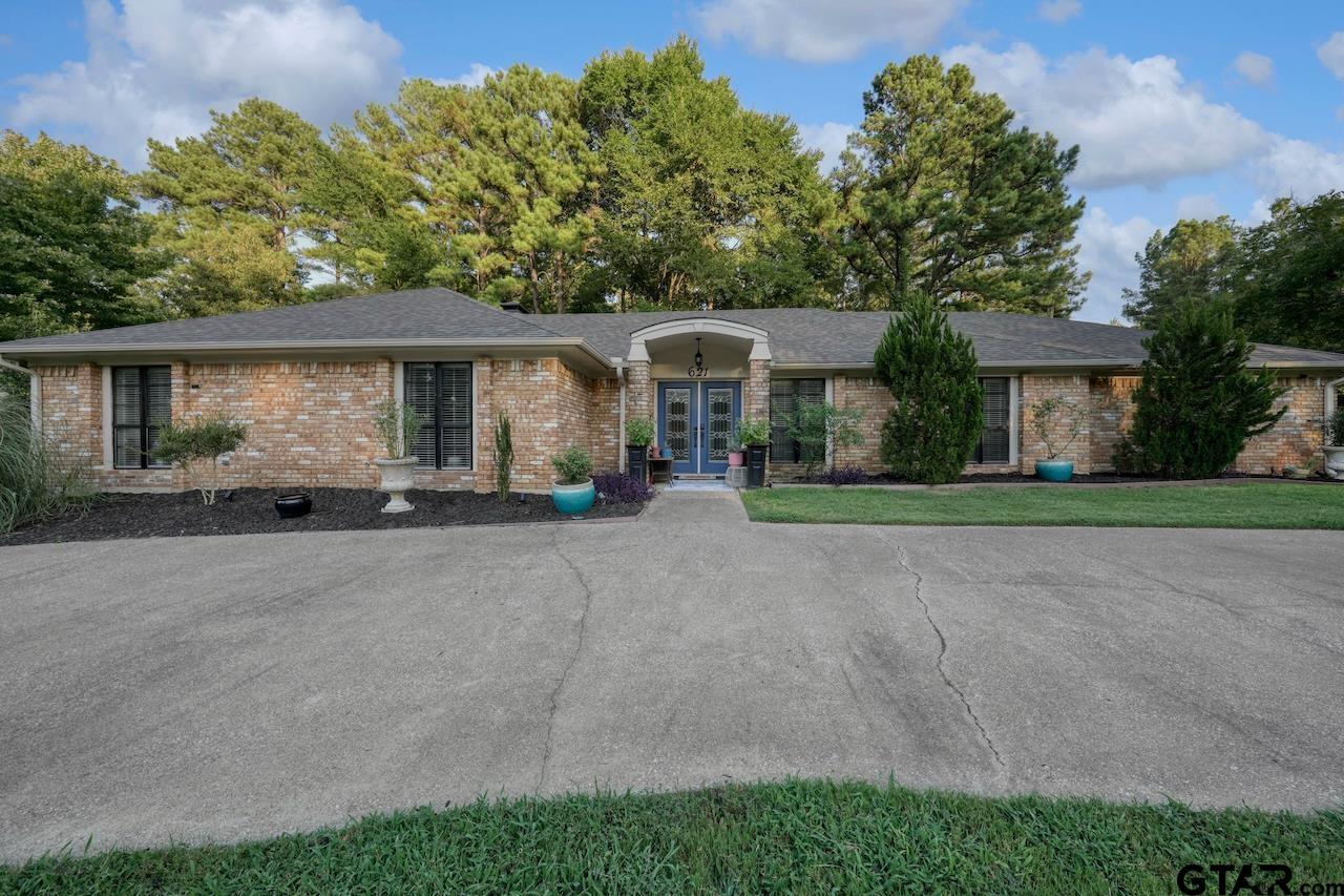 621 North Gate Dr — photo