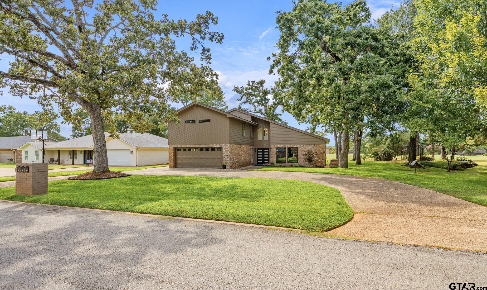 114 S Bay Dr — photo