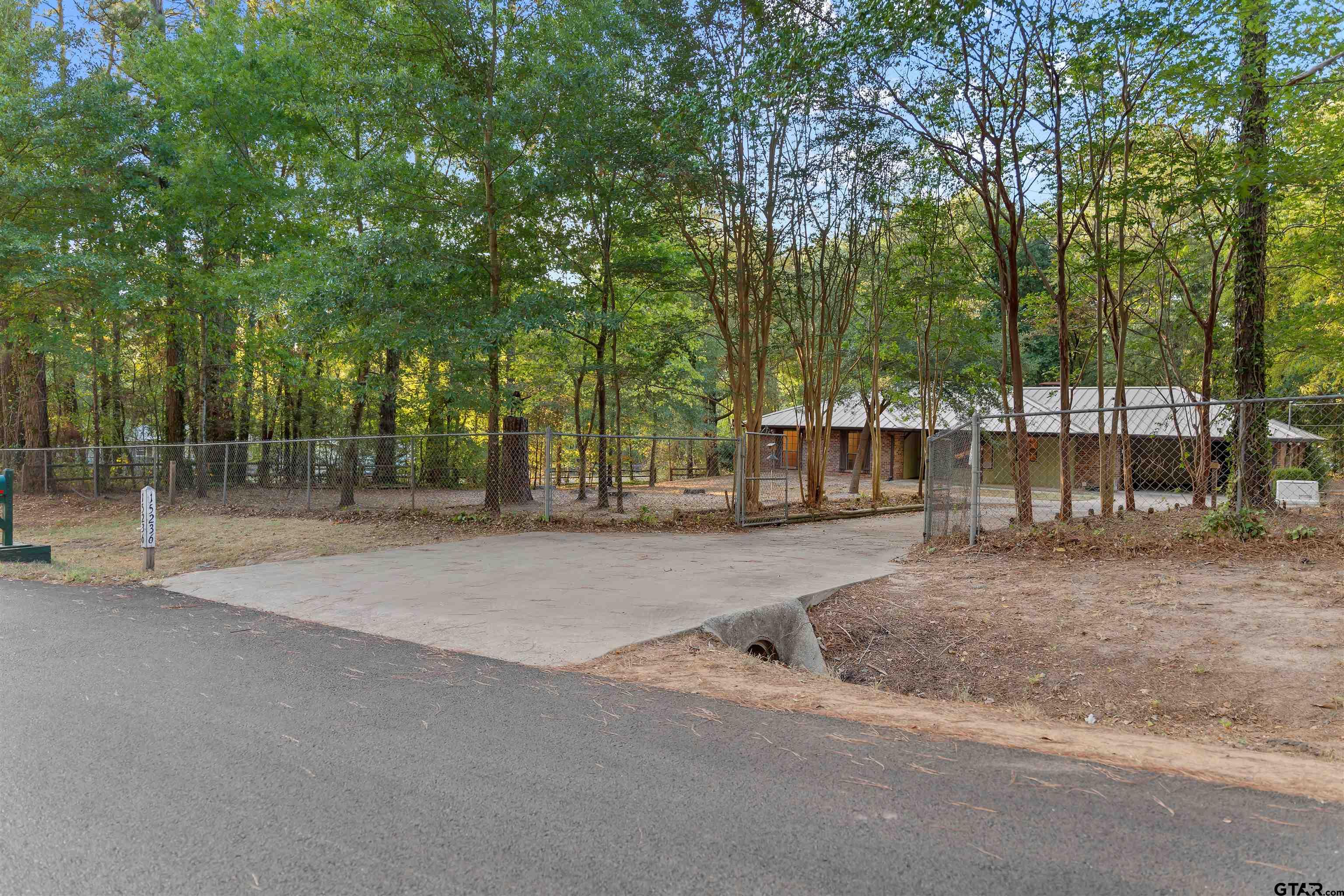 15236 Hillview Rd — photo