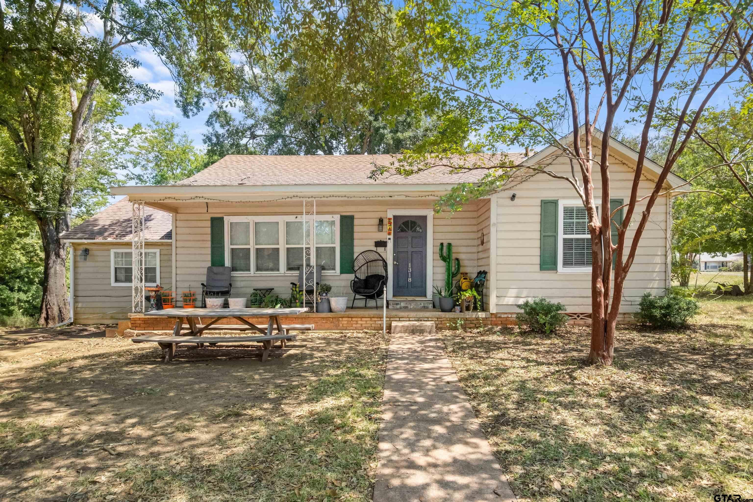1318 Oakdale — photo