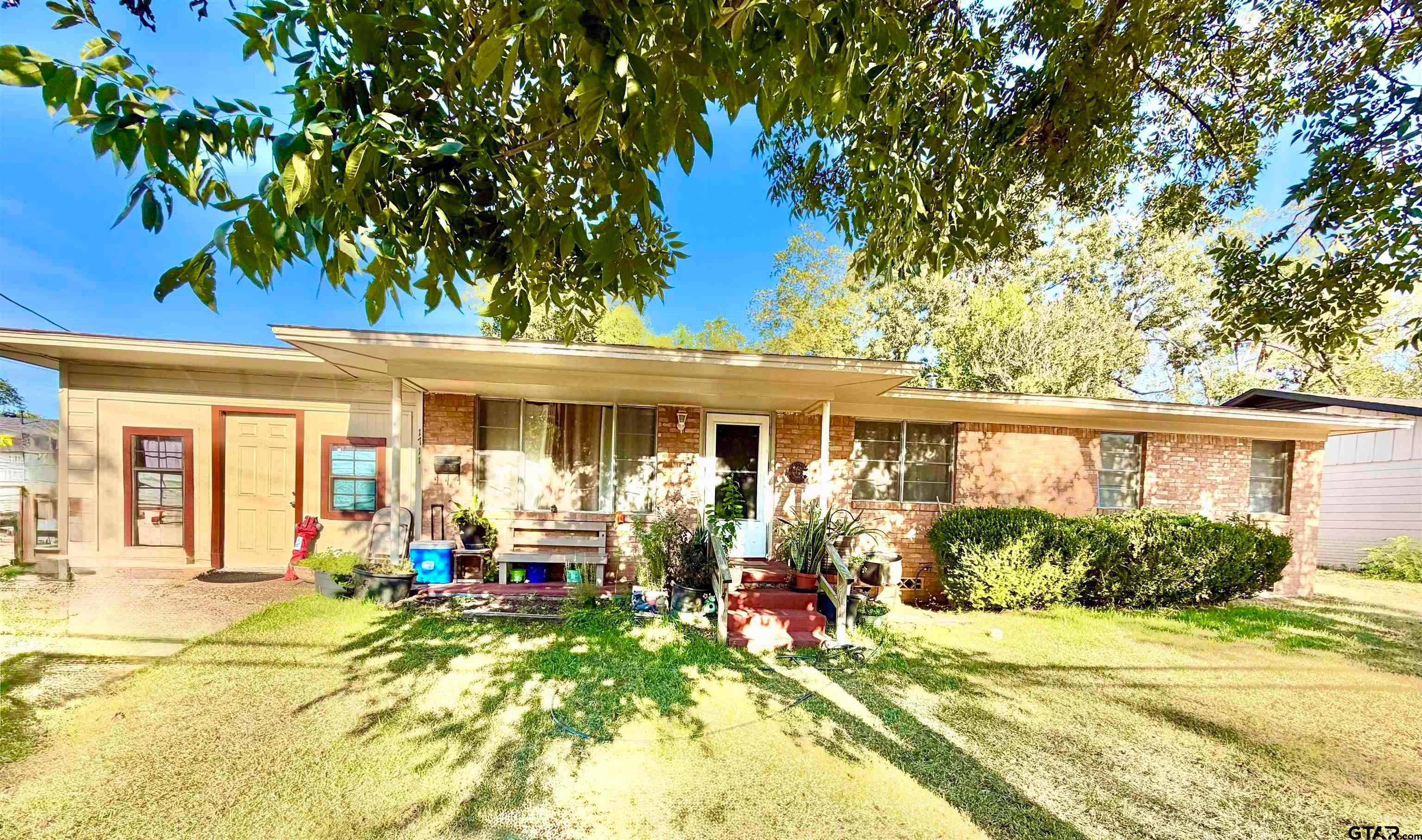 1711 Charlotte Dr. — photo