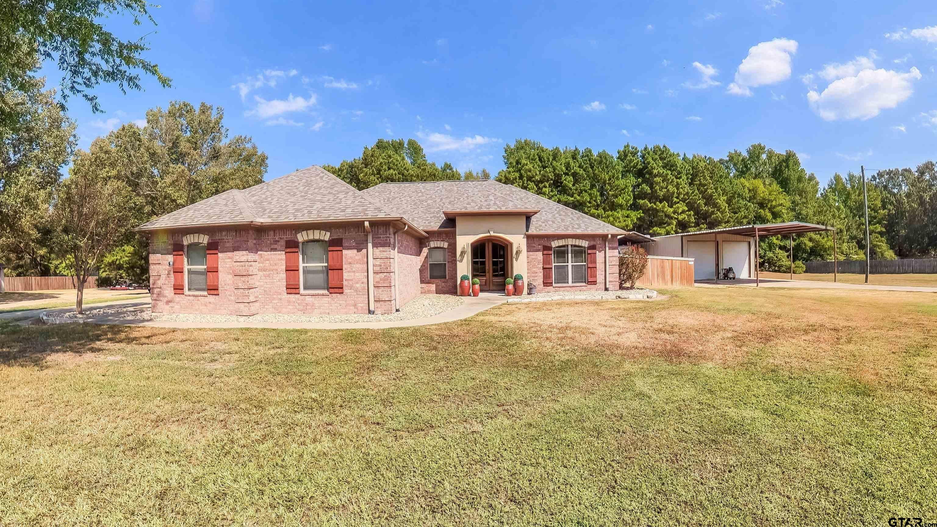 135 Pond Dr. — photo