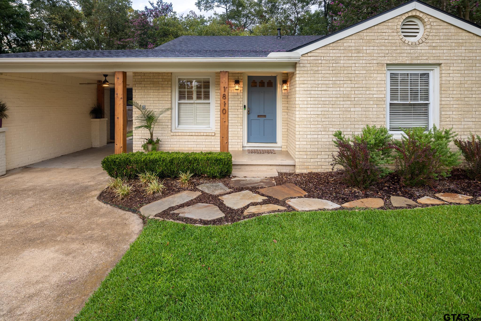 1810 Belmont Dr — photo