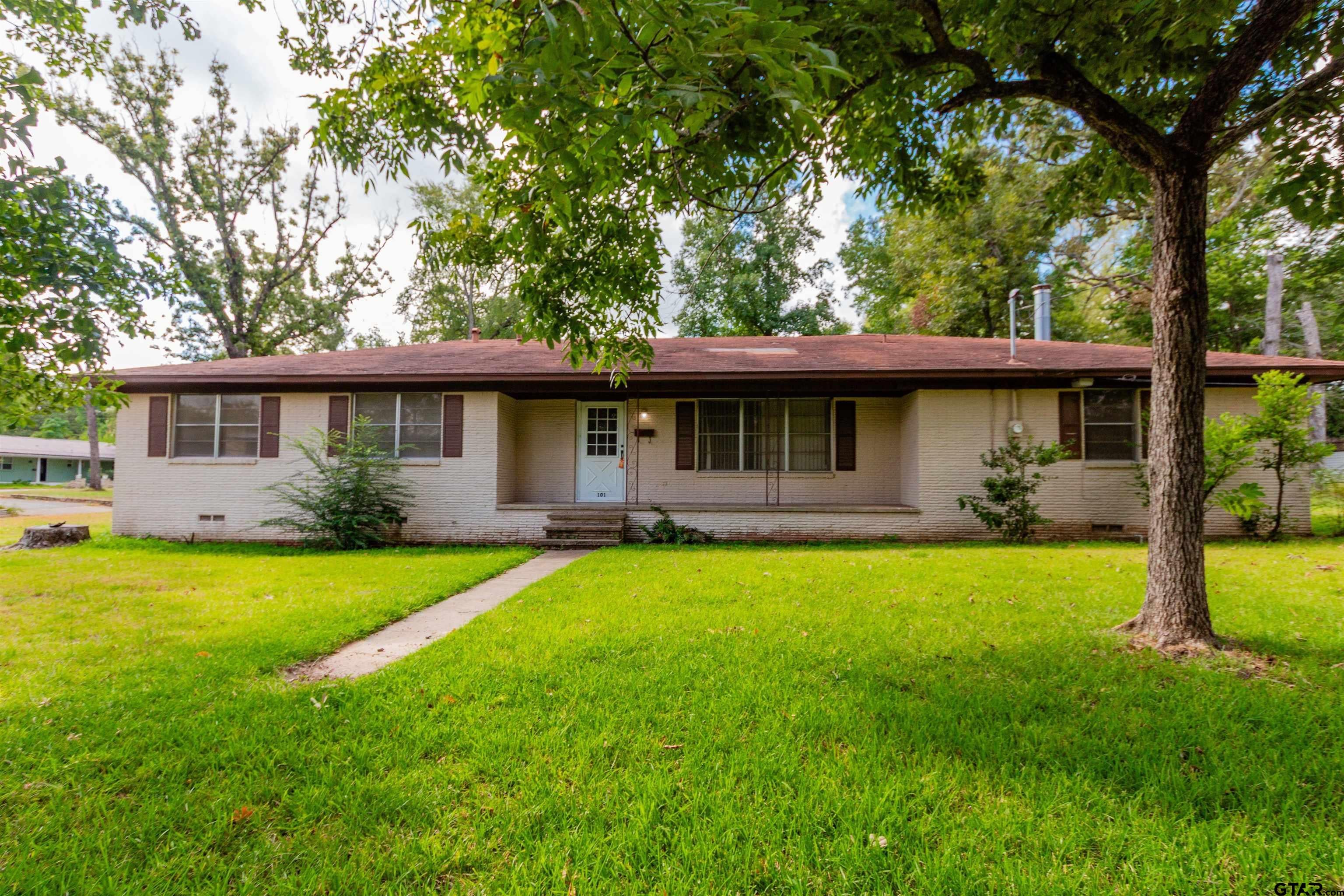 101 Leland Dr — photo