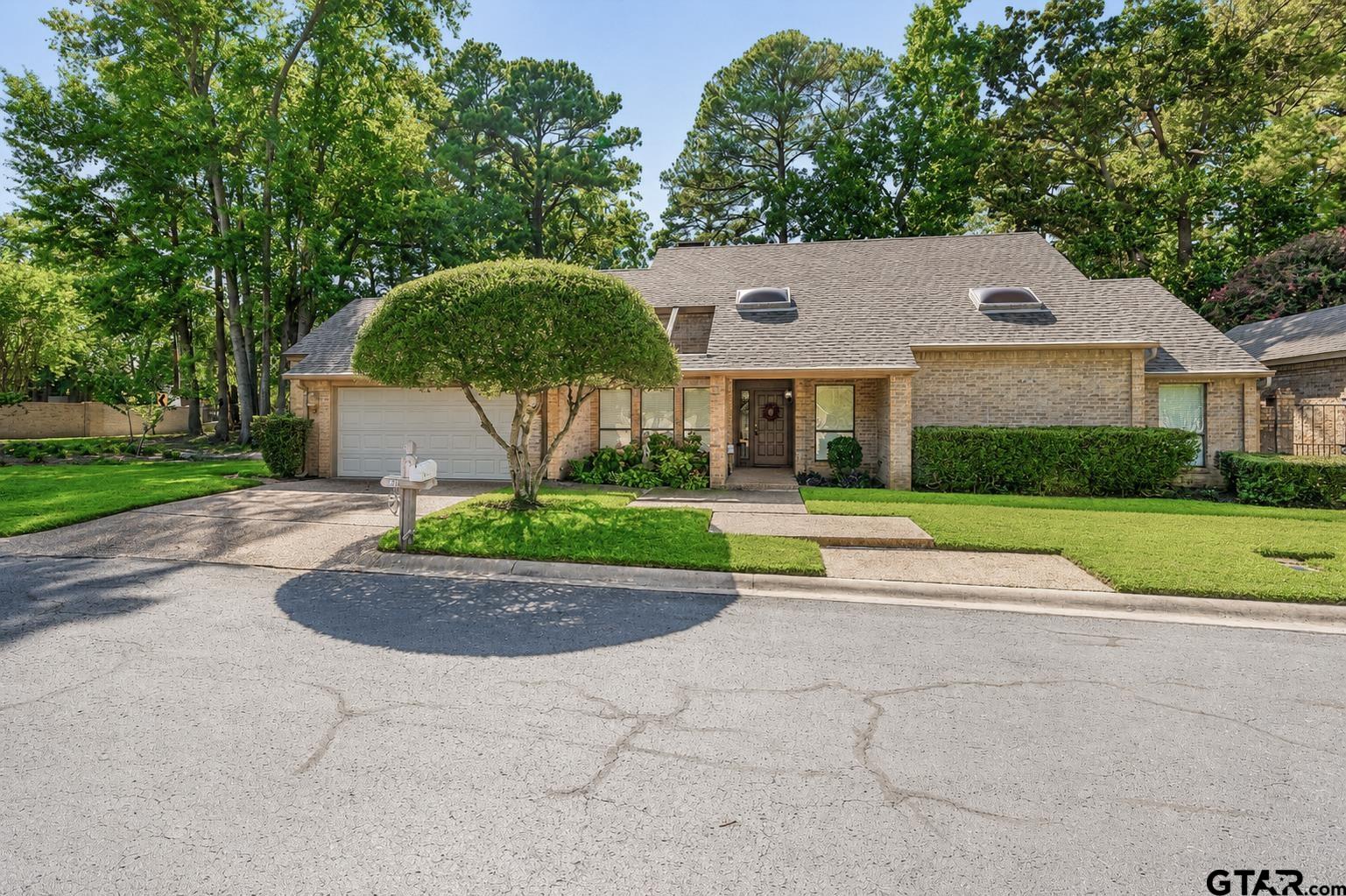 811 Ashford Court — photo