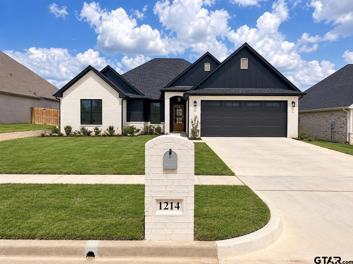 1214 Golden Eagle Way — photo