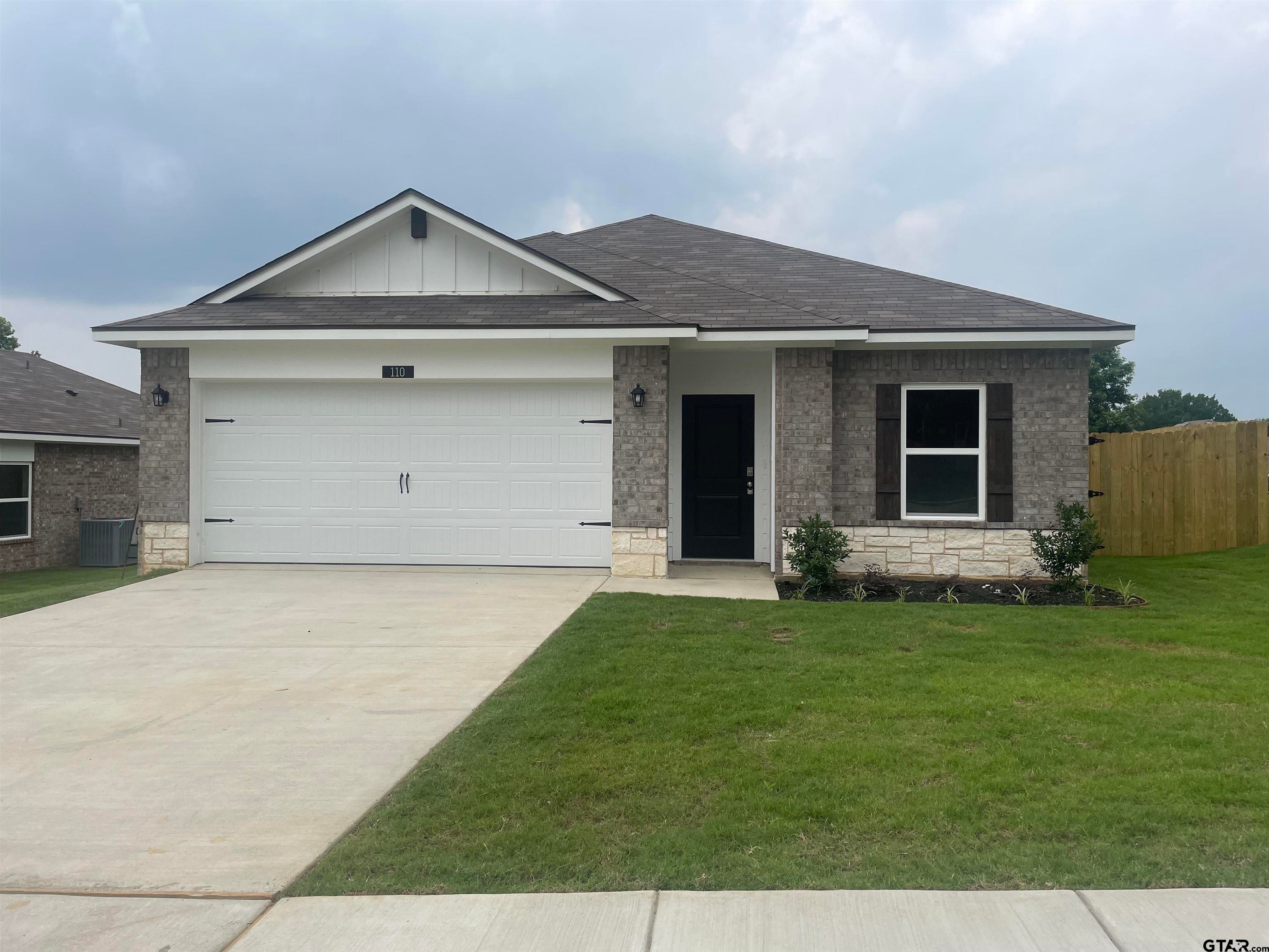 110 S Rainbow Dr — photo