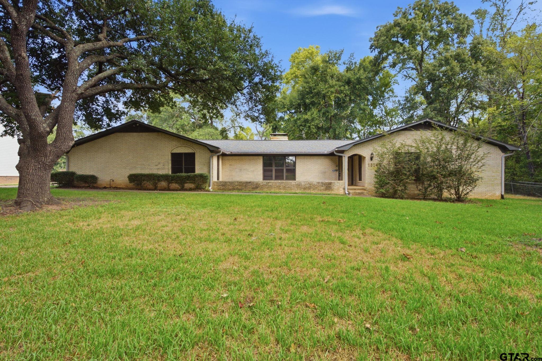 1314 Hillcrest — photo