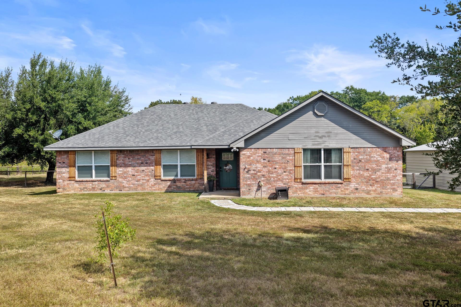 380 N Frontage Rd — photo