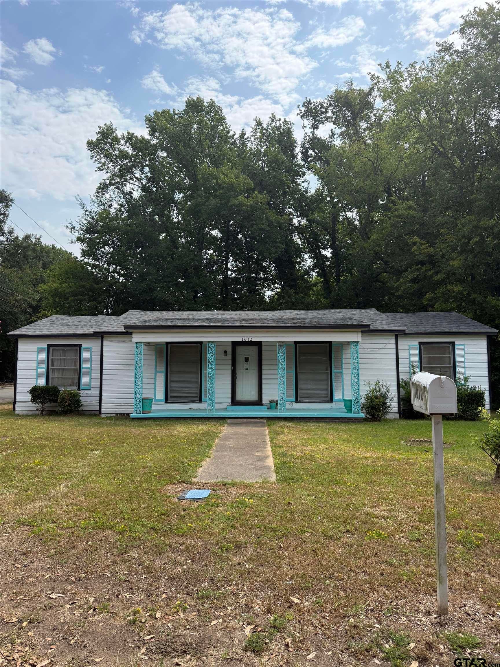 1012 Harmon Dr — photo
