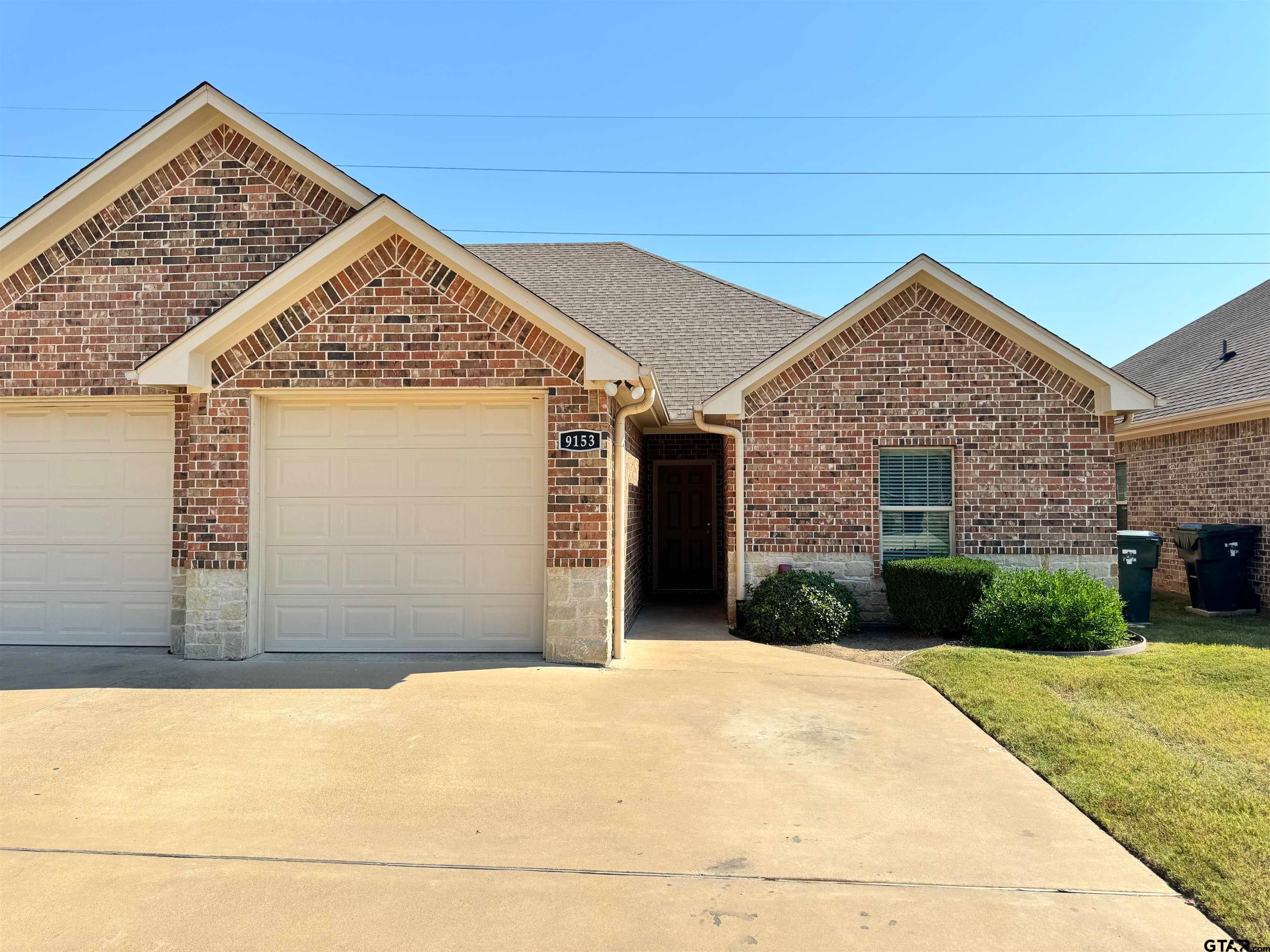 9153 Shadow Oak Dr — photo
