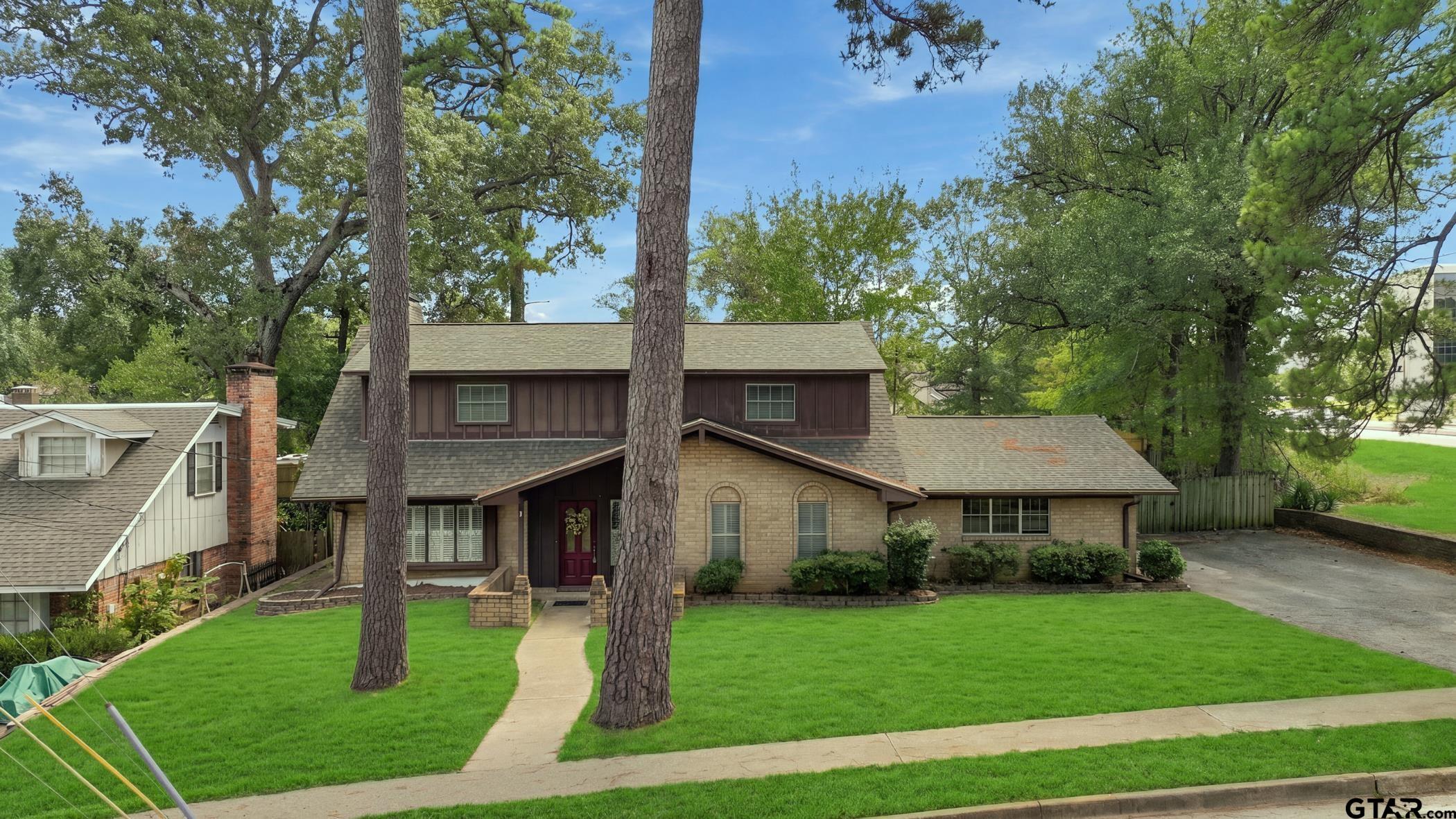 2701 Fairfax Dr — photo