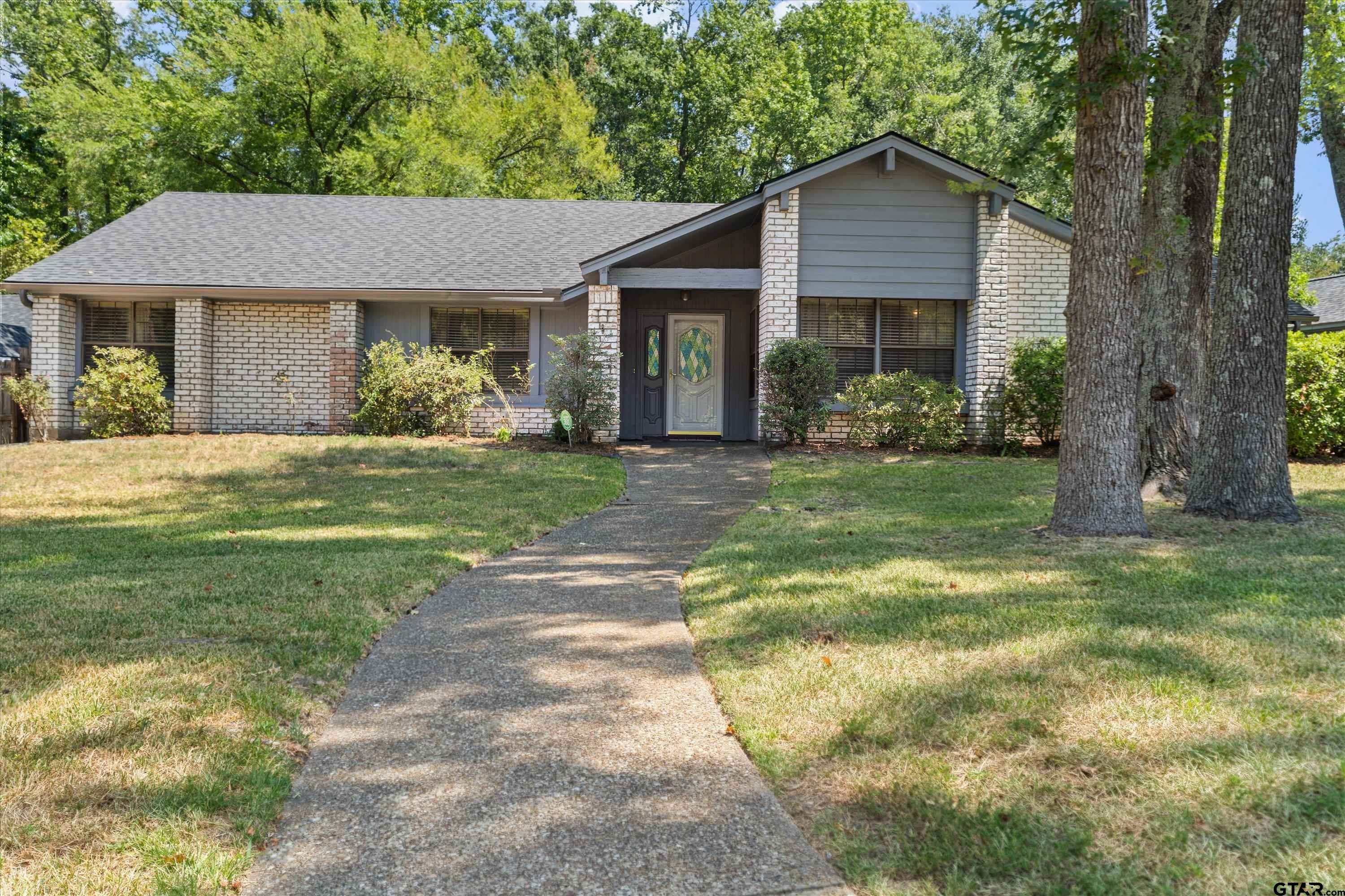 5820 Foxcroft Rd. — photo