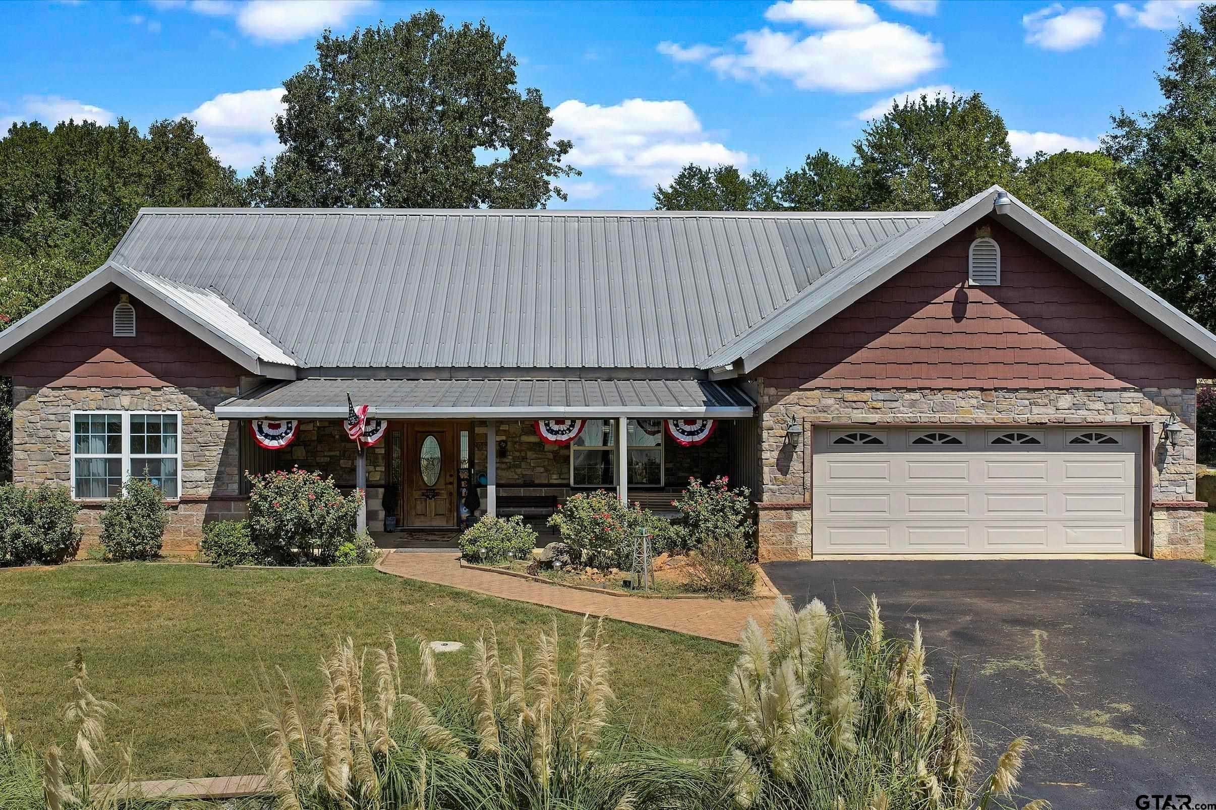 535 Oakwood Dr — photo
