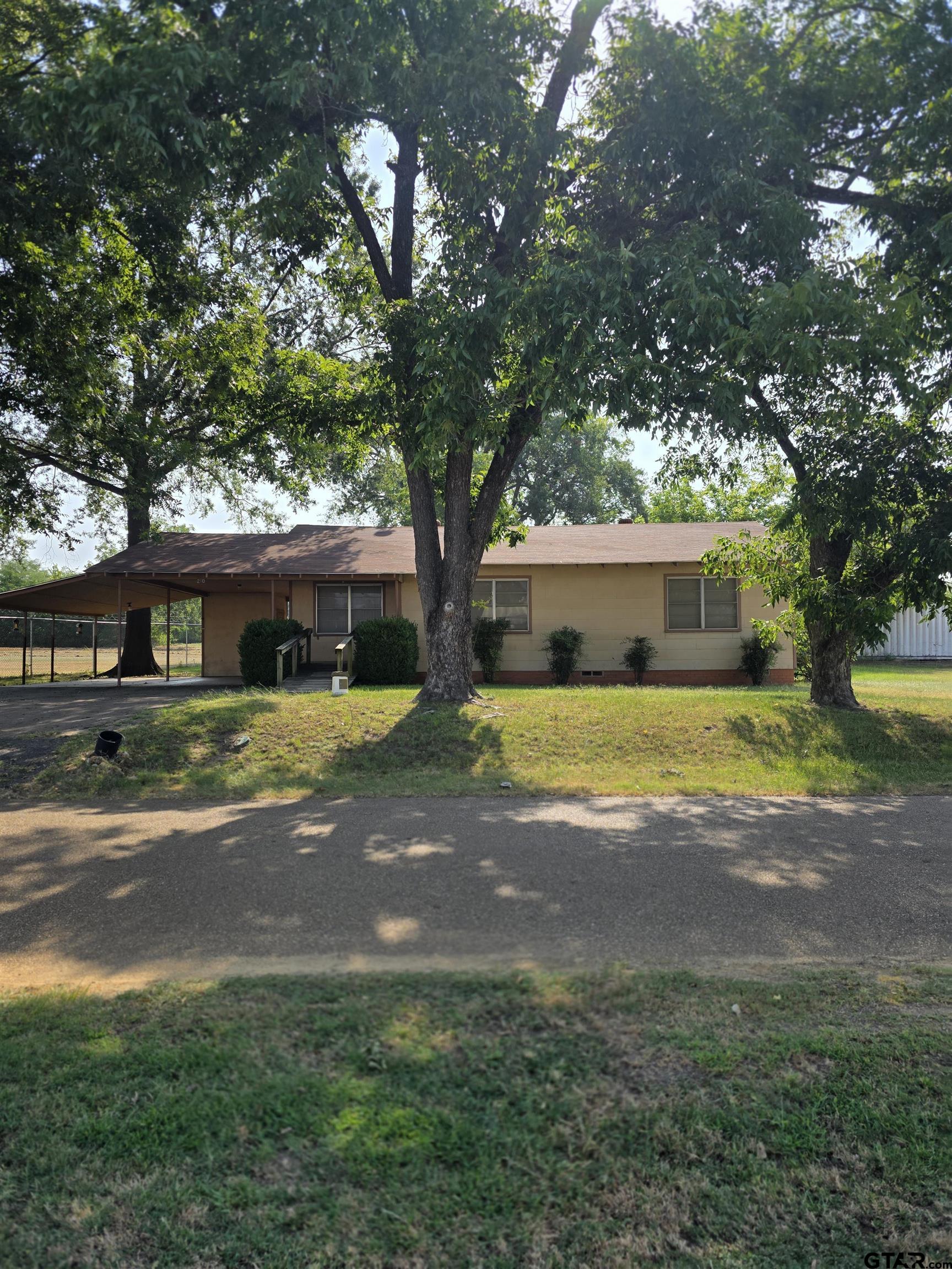 210 Mill, Pittsburg, TX 75686 — photo 2
