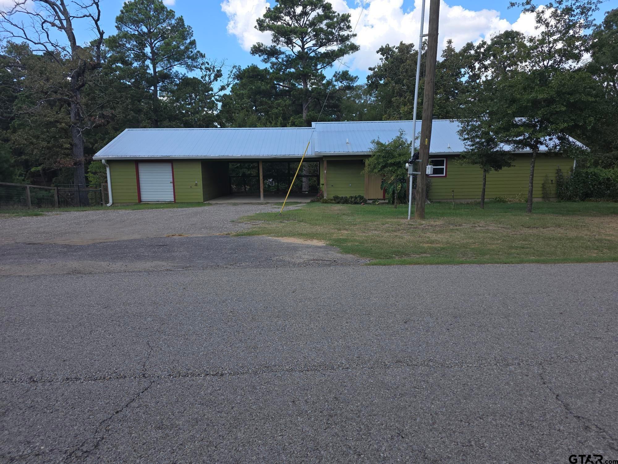 560 CR 2150 — photo