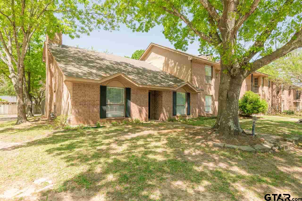 5831 Hollytree Dr. — photo