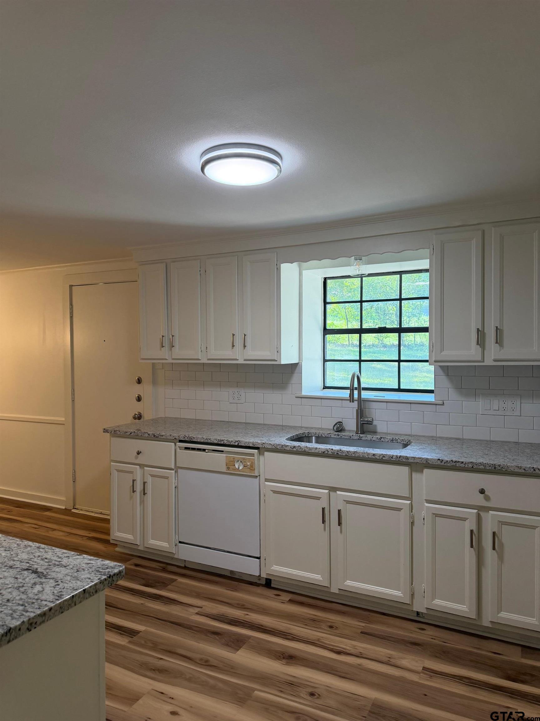 2509 Delmar Dr — photo