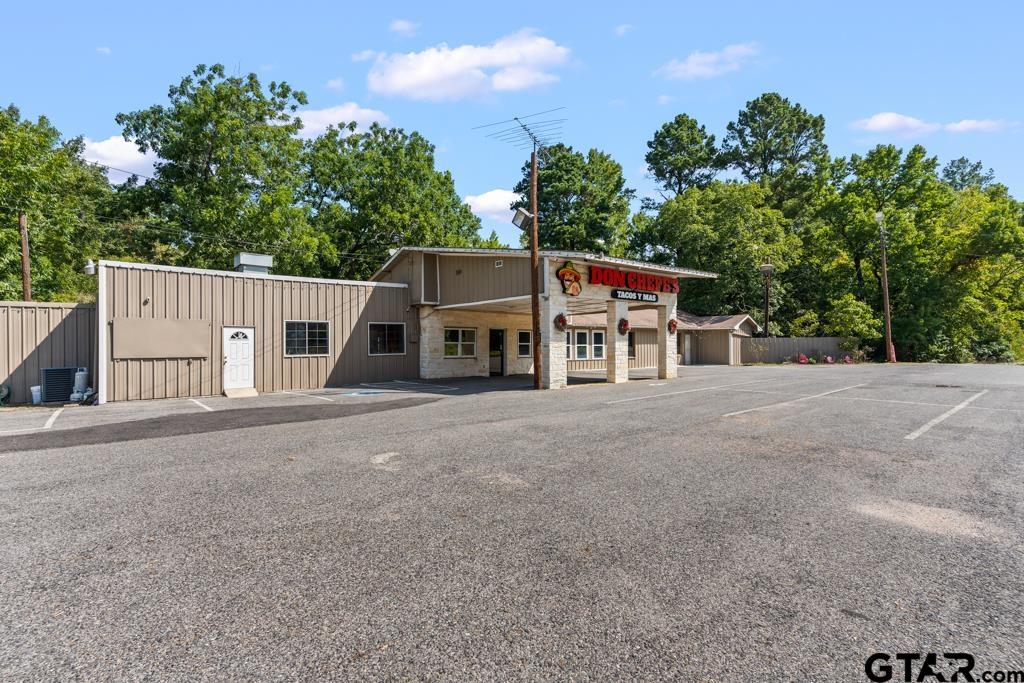 613 E Highway 31 — photo