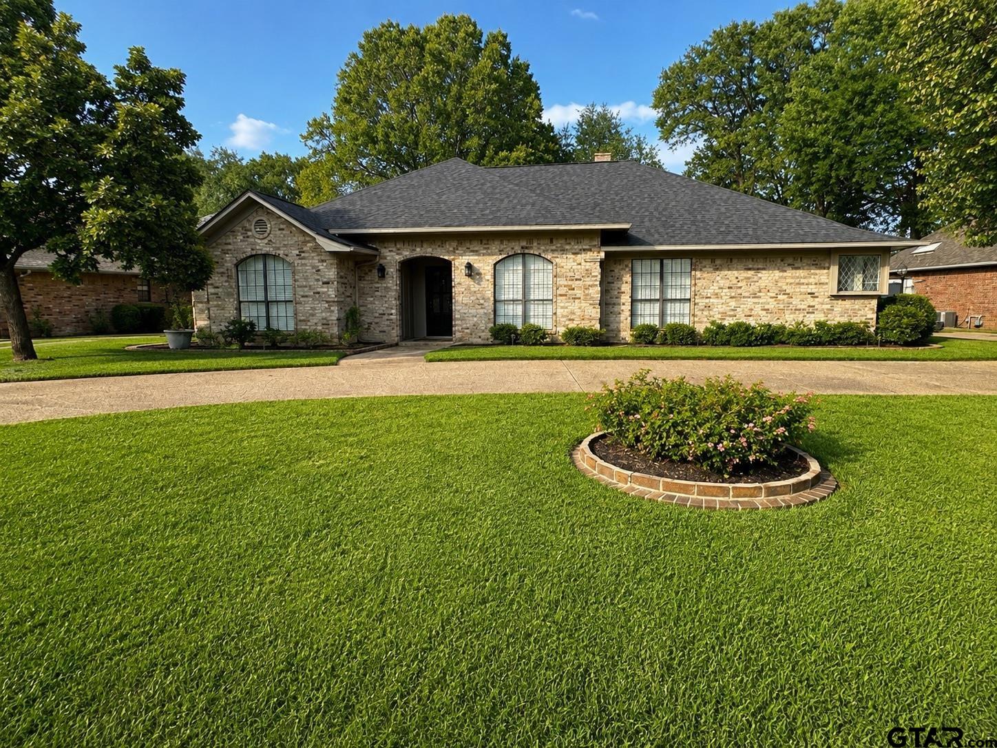 5908 Plantation Dr. — photo