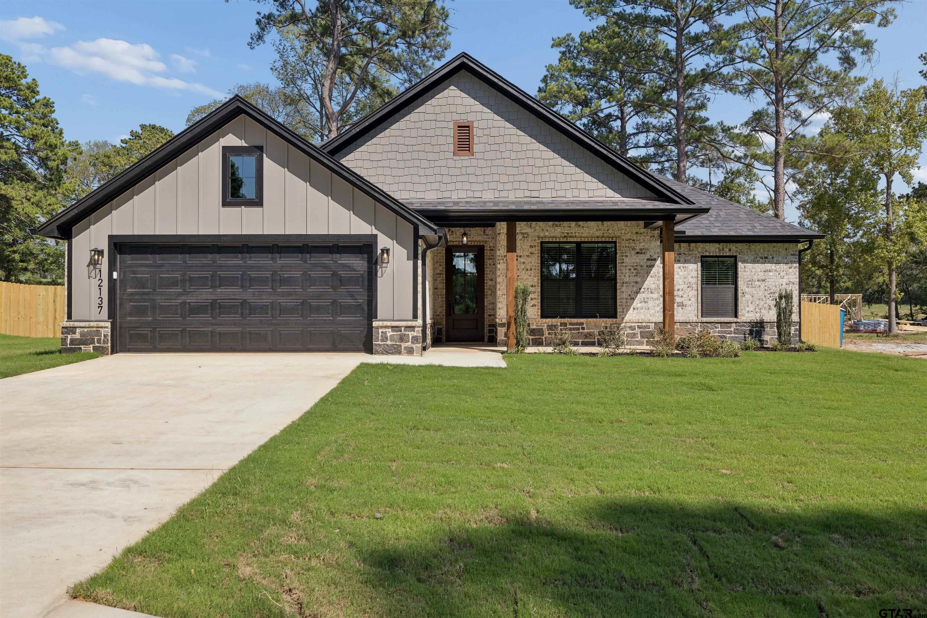 12137 Pinecrest Dr — photo