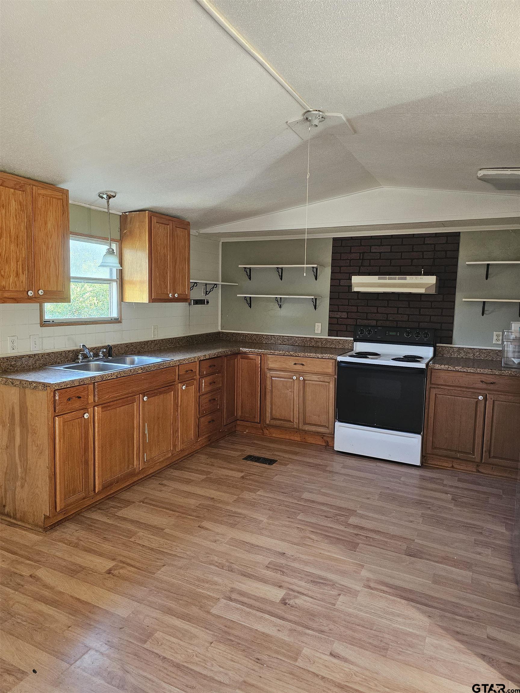 435 Acr 306 — photo