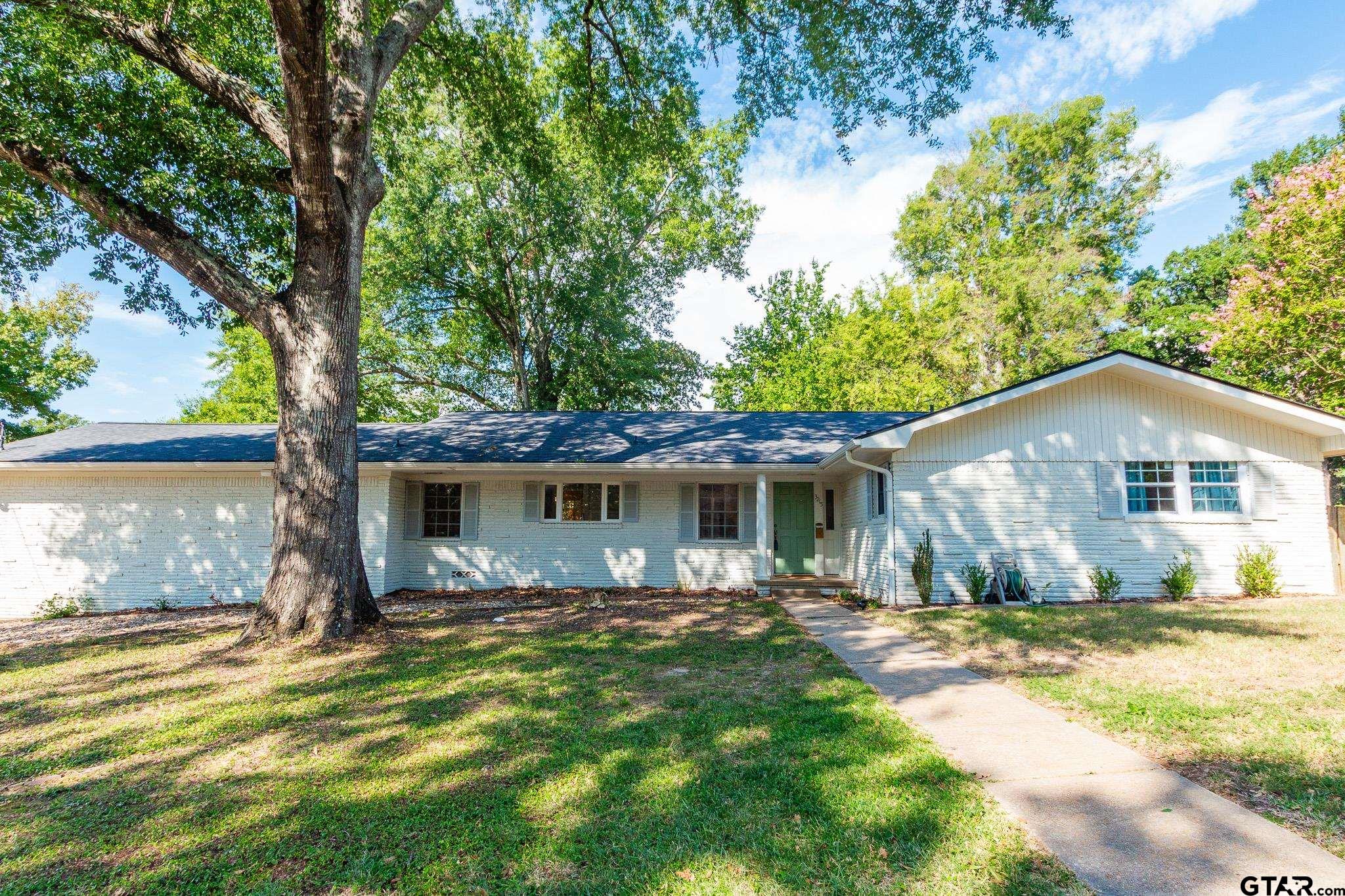 3215 Curtis Dr — photo