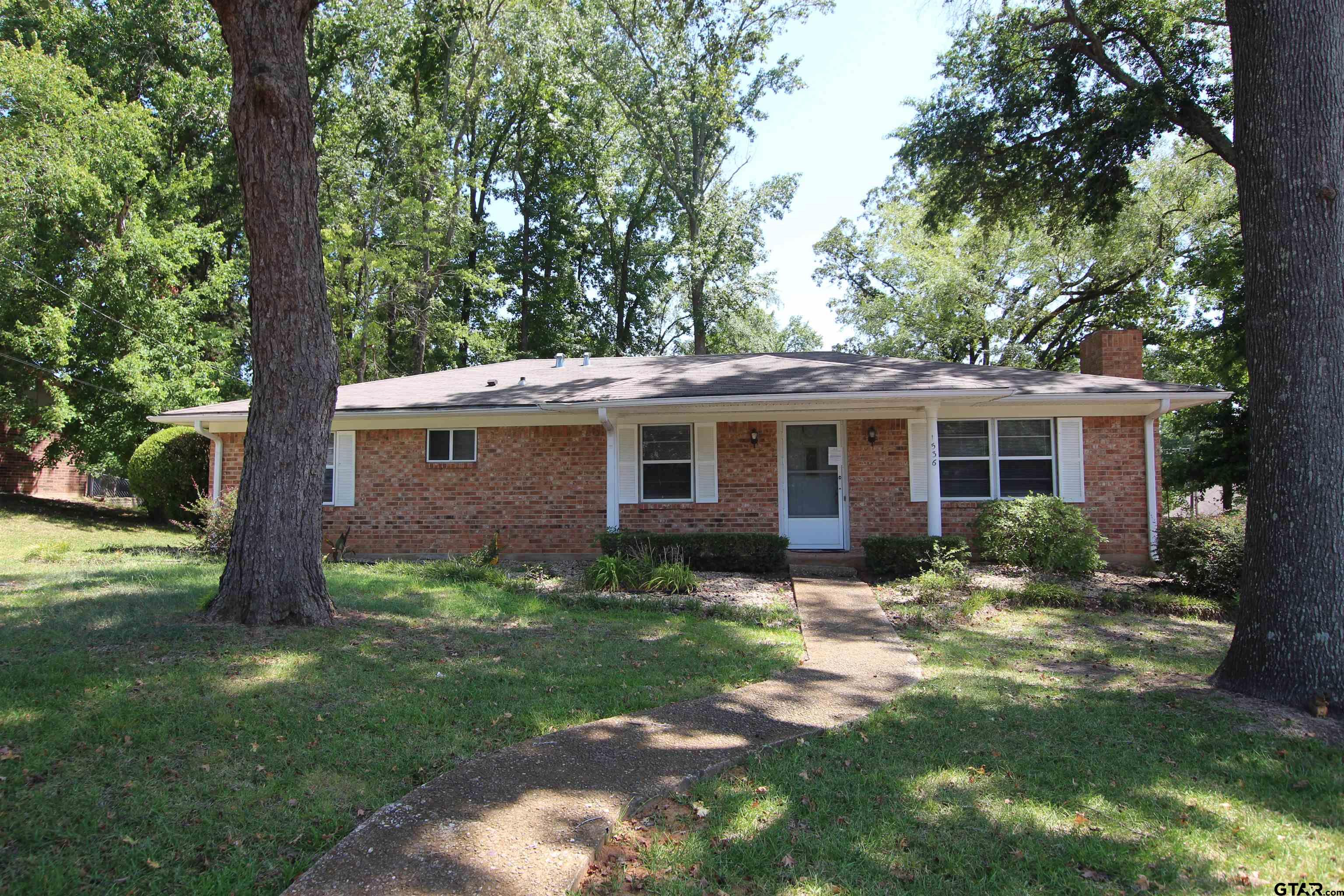 1536 Crockett Dr — photo