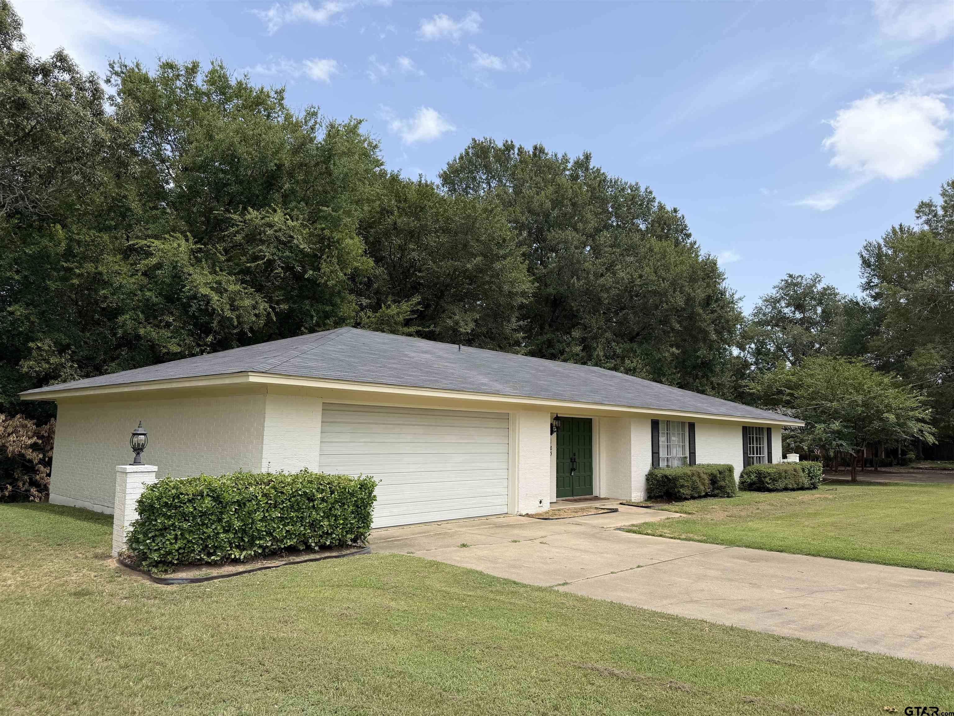 105 Kent Dr — photo