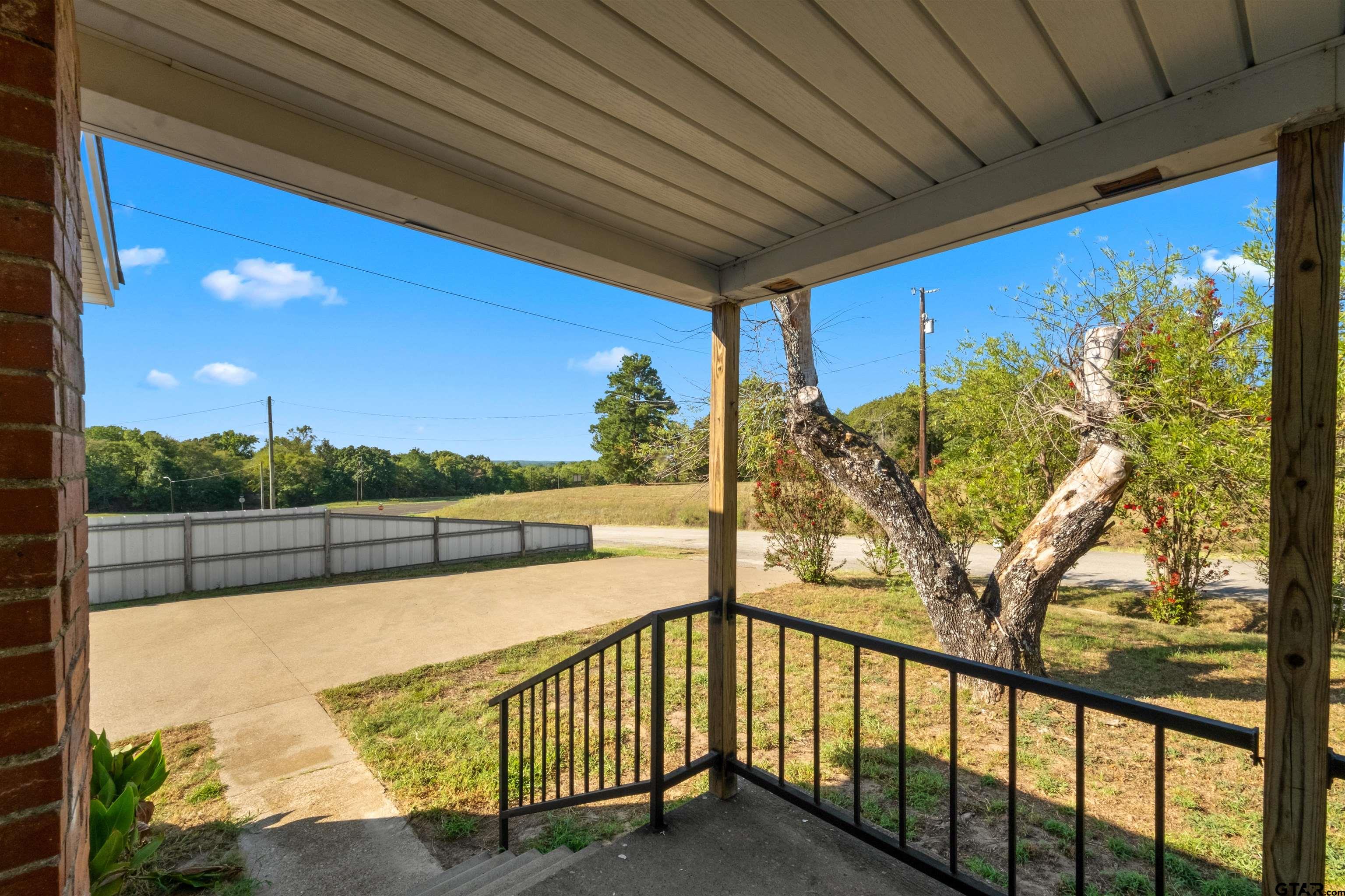 218 Threll, Palestine, TX 75803 — photo 3