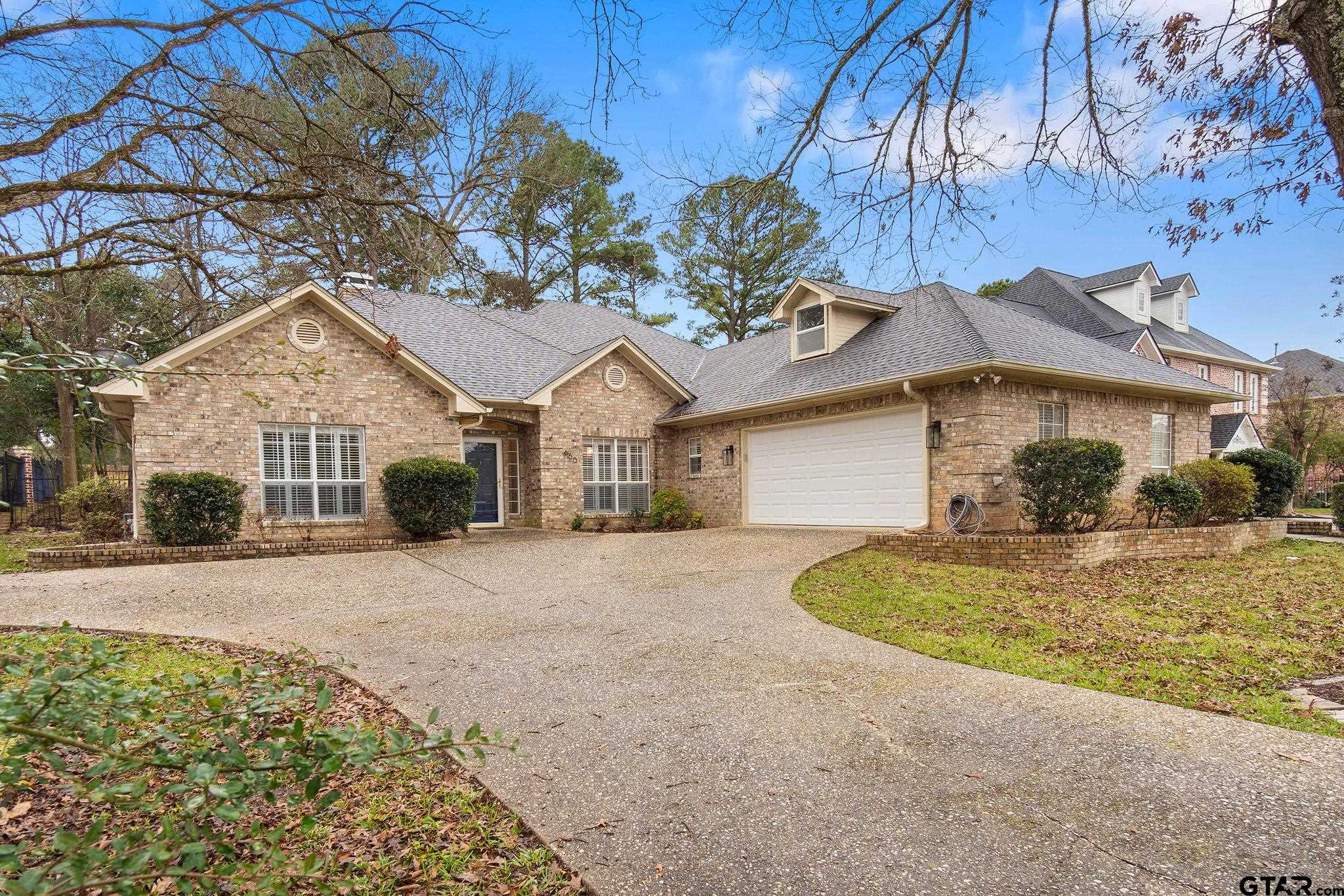 660 Bunker Drive — photo