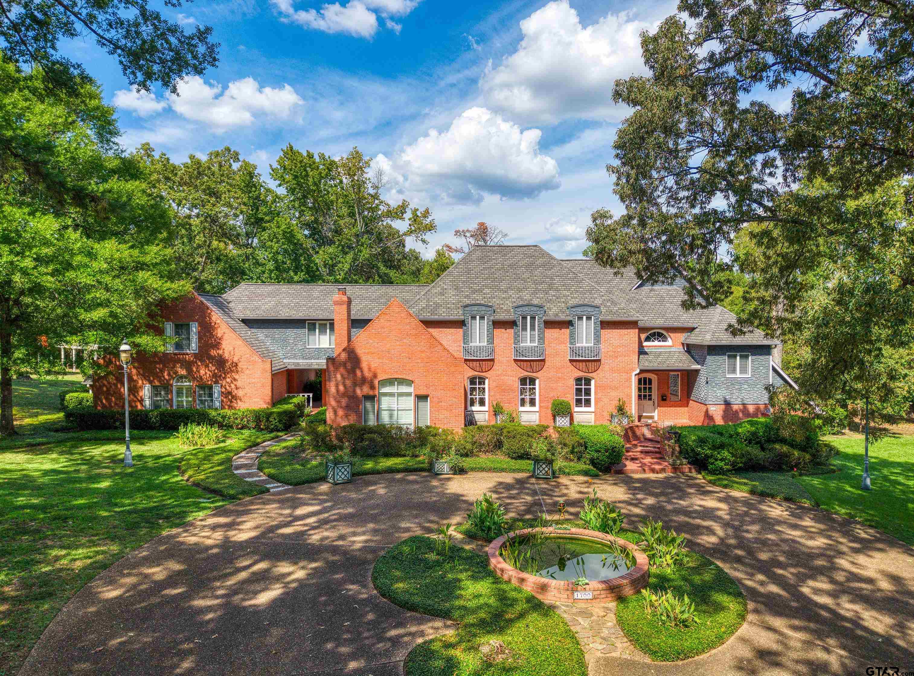 1700 Clubview Drive — photo