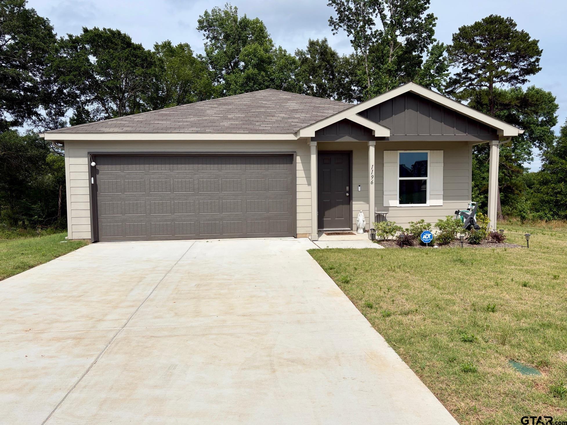 1196 Clover Ct — photo
