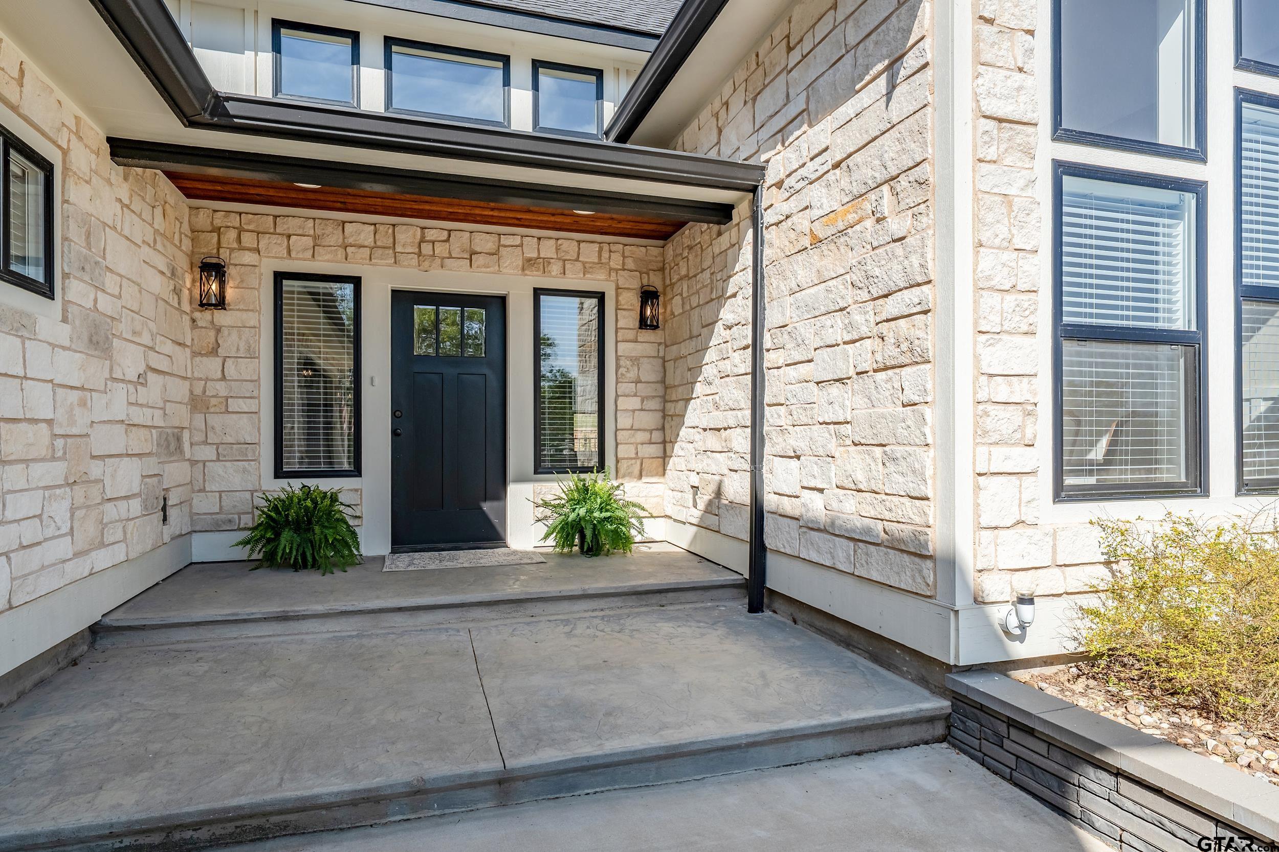 16919 Sawyer Way — photo
