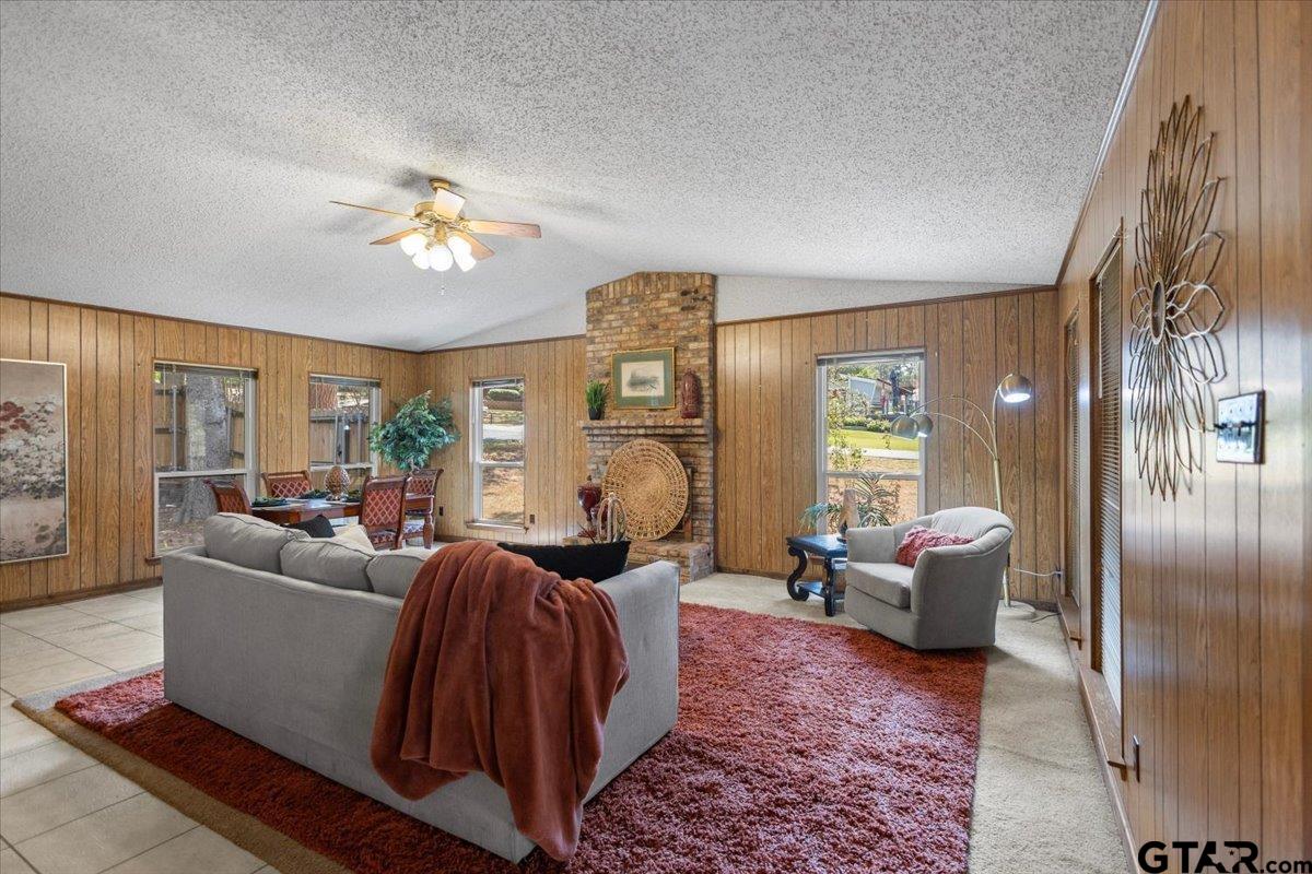 207 Grass Knoll Drive — photo