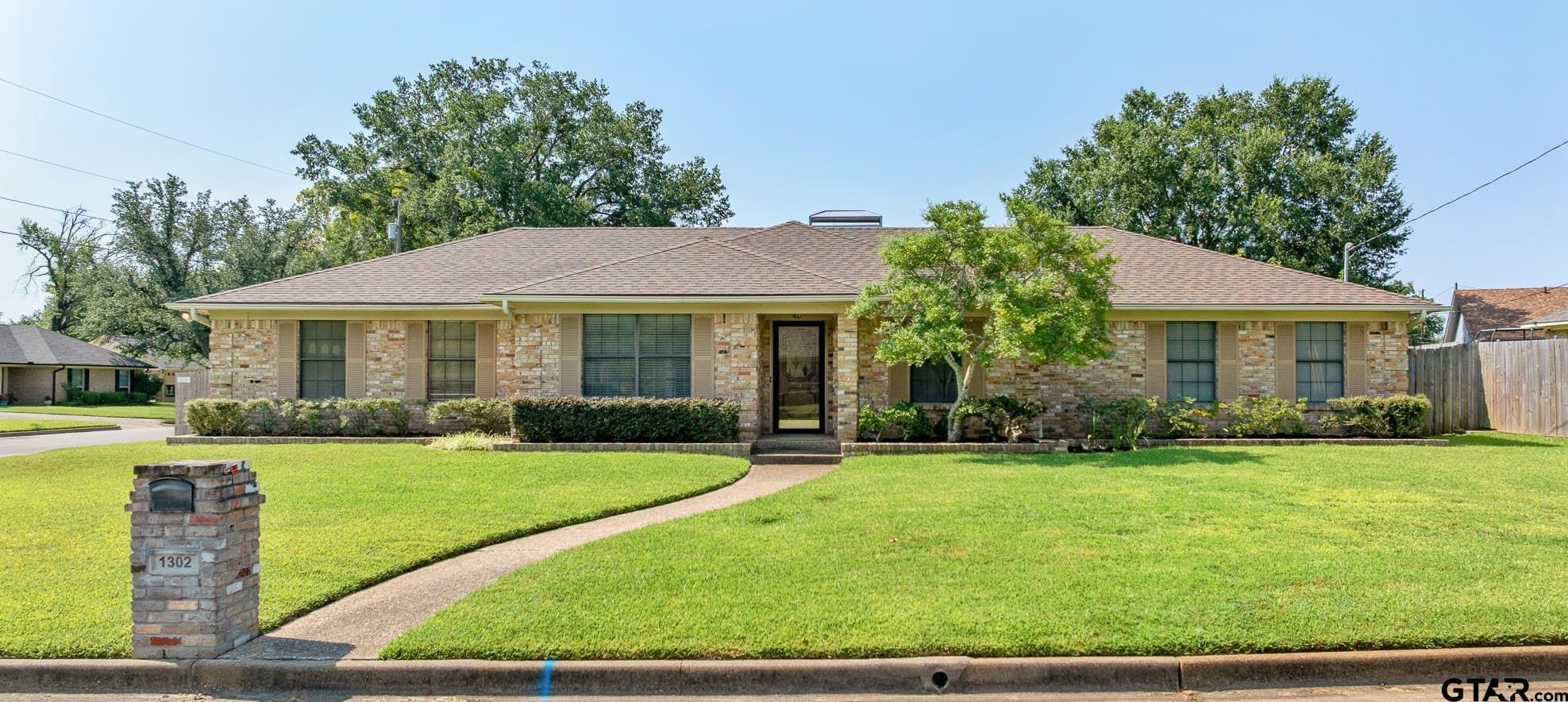 1302 Larkspur Lane — photo