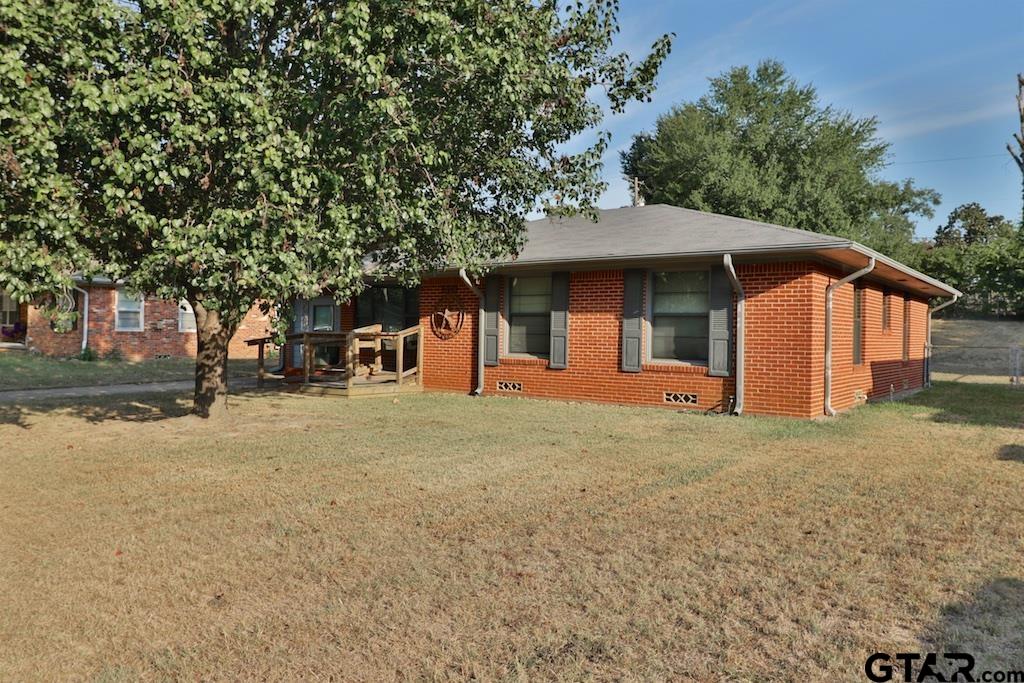 2402 Sampson Drive — photo