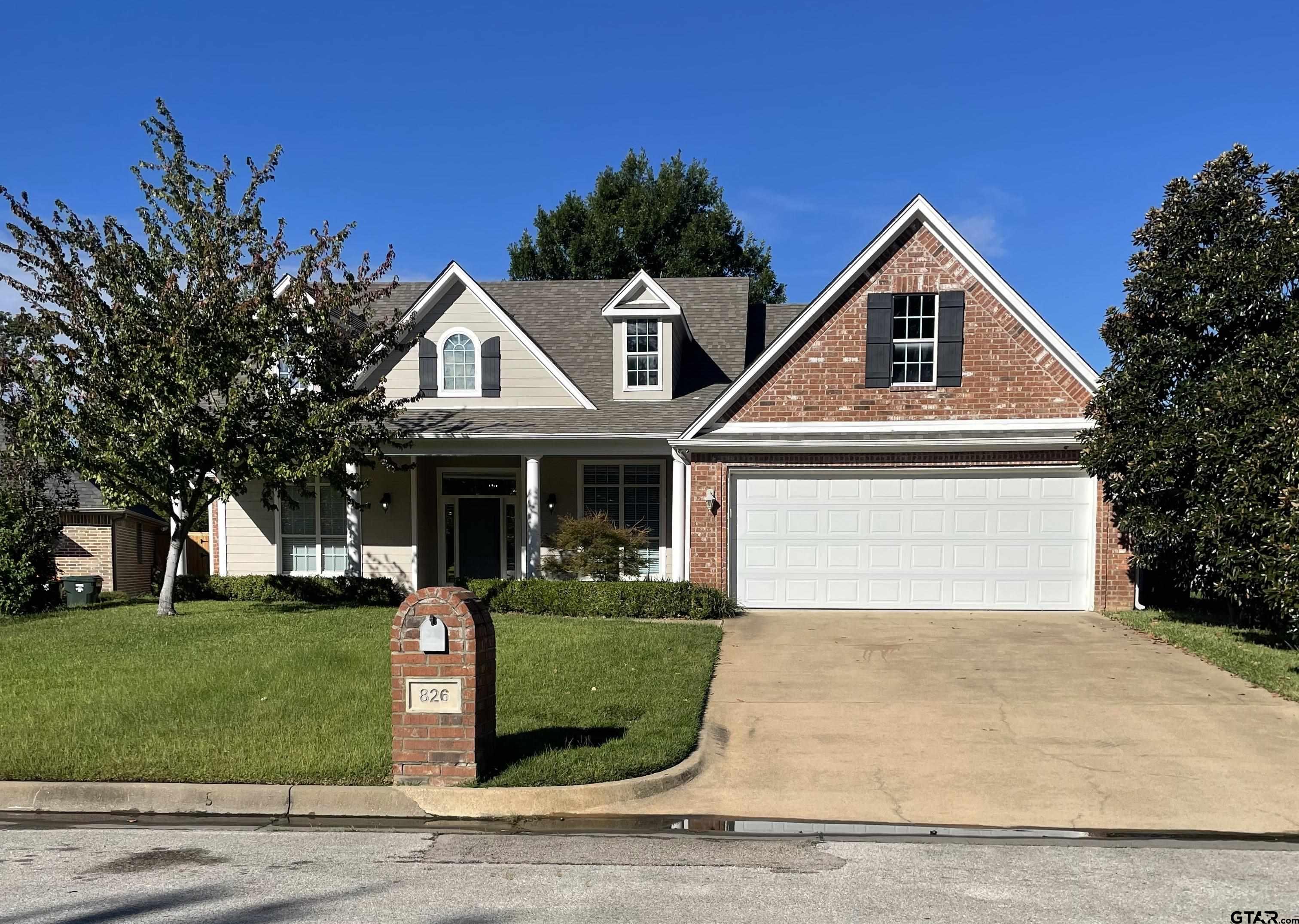 826 Carriage Drive — photo