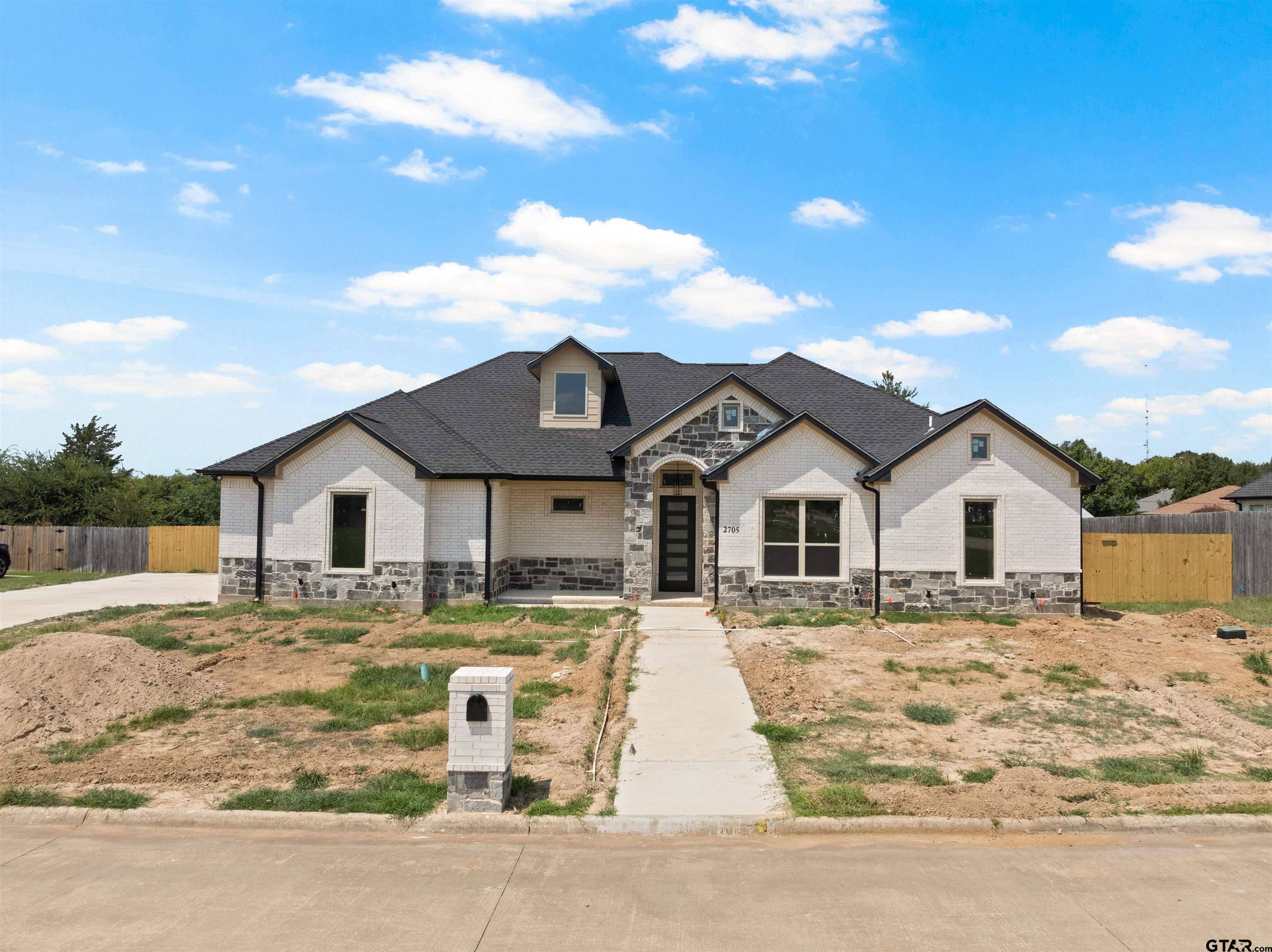 2705 Stone Briar — photo