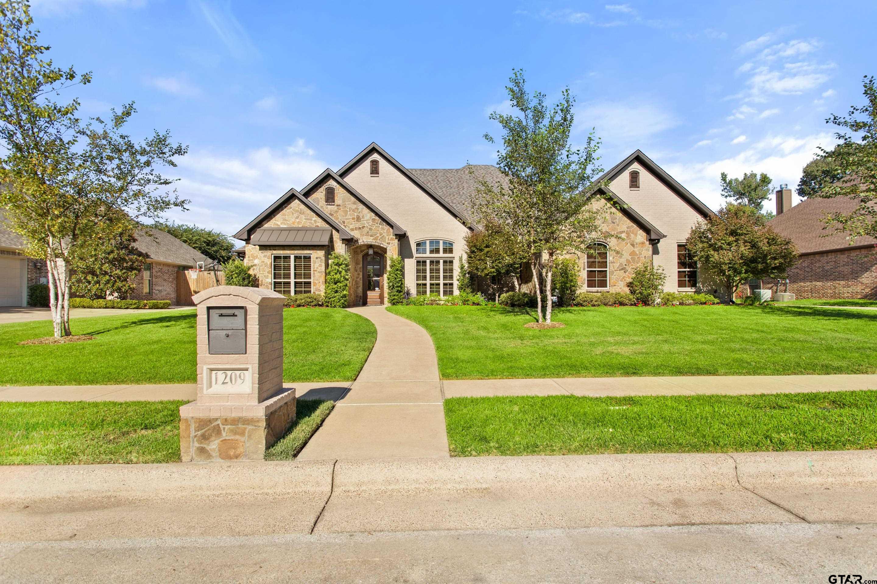 1209 Cambridge Bend — photo