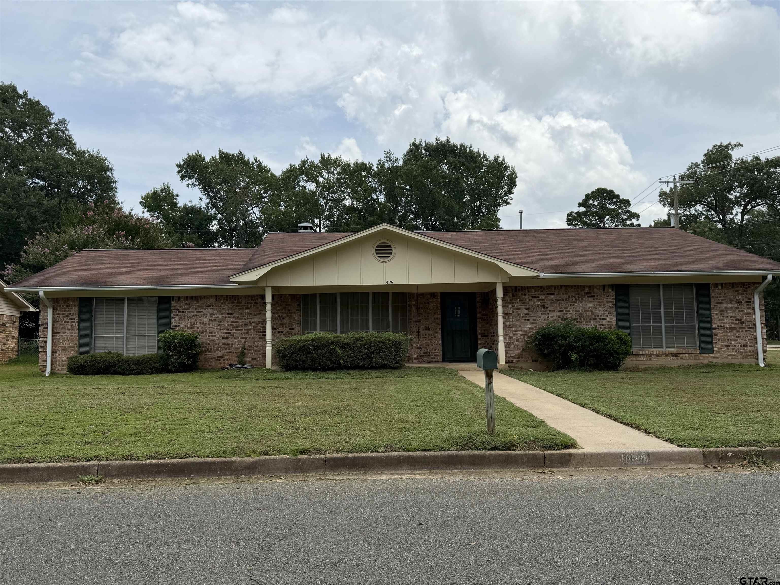 828 Willow Creek — photo