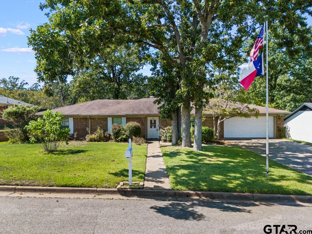 3007 Evangeline — photo