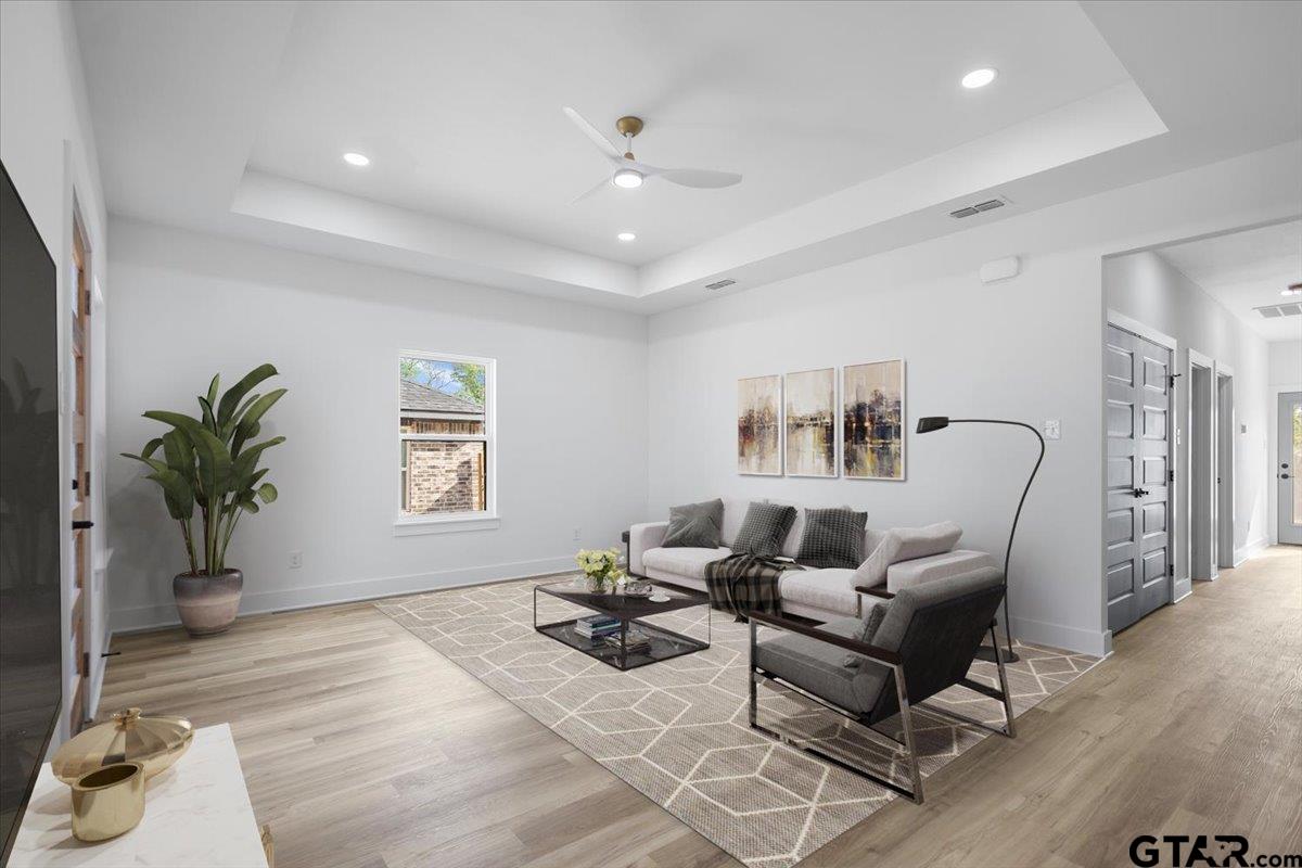 228 S Fenton Ave. — photo