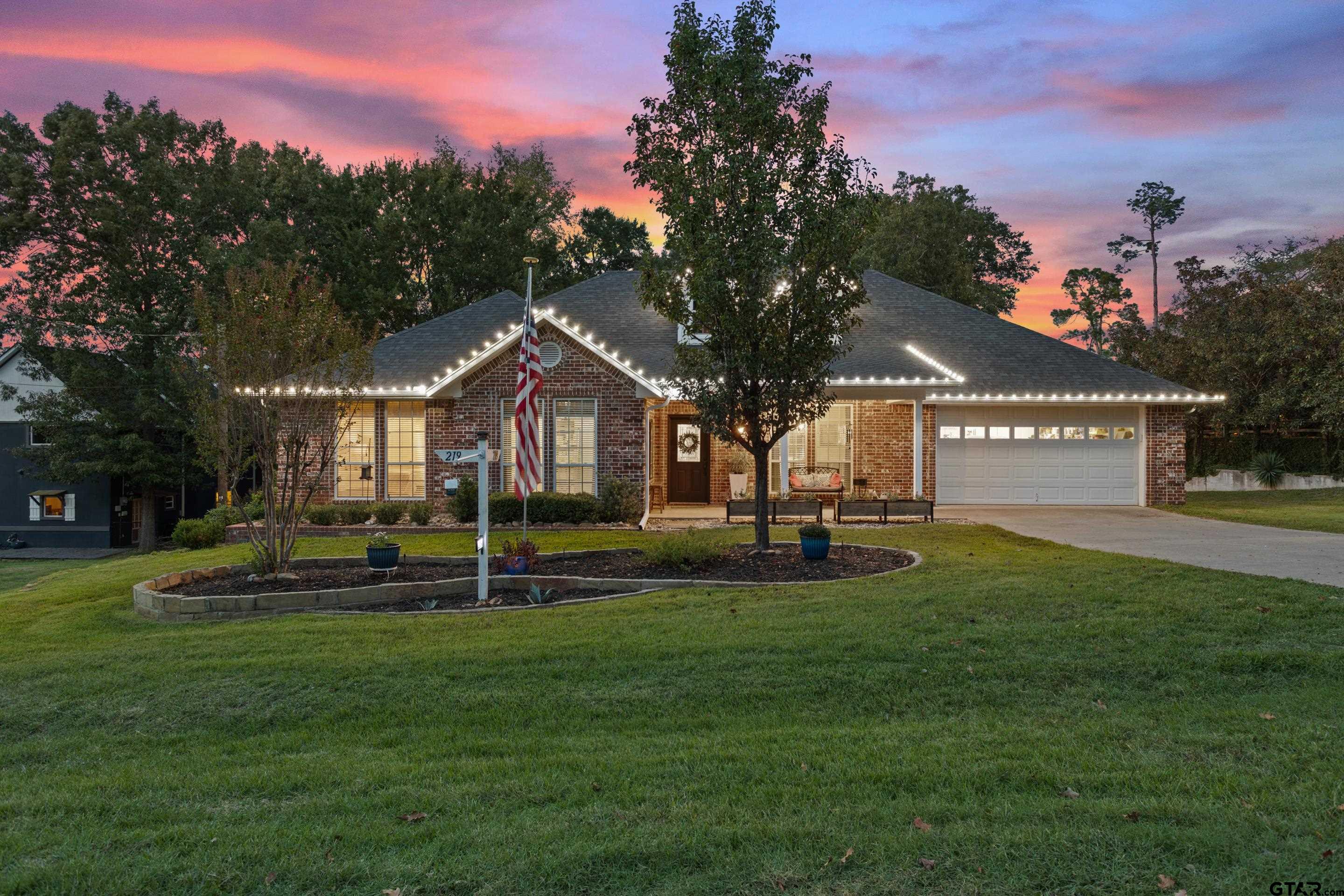 219 Canyon Dr — photo