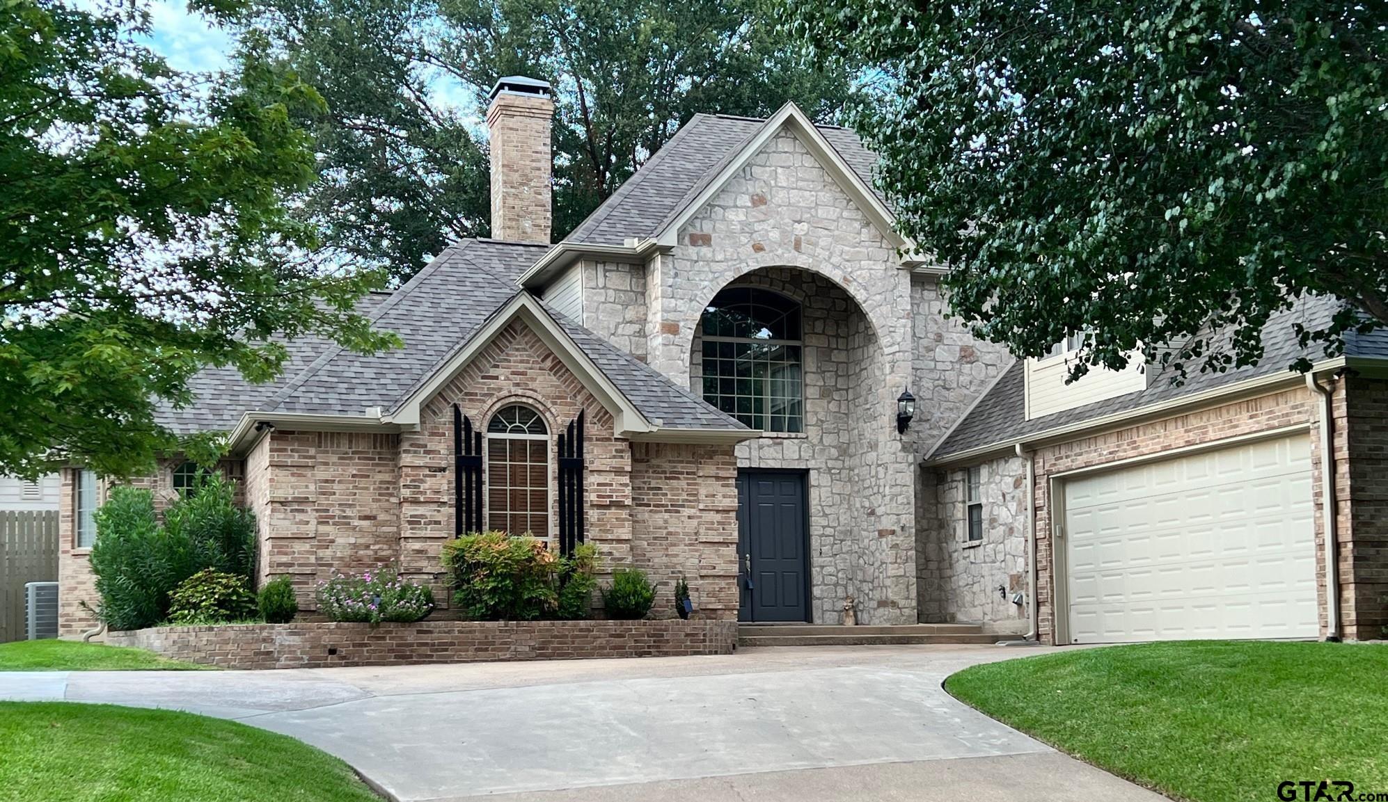705 Kingswood Dr. — photo