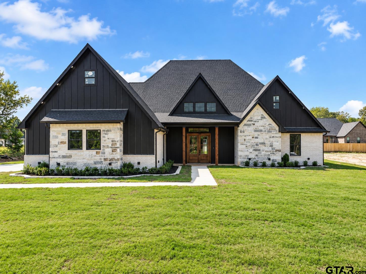 13927 Cedar Hill Ln — photo