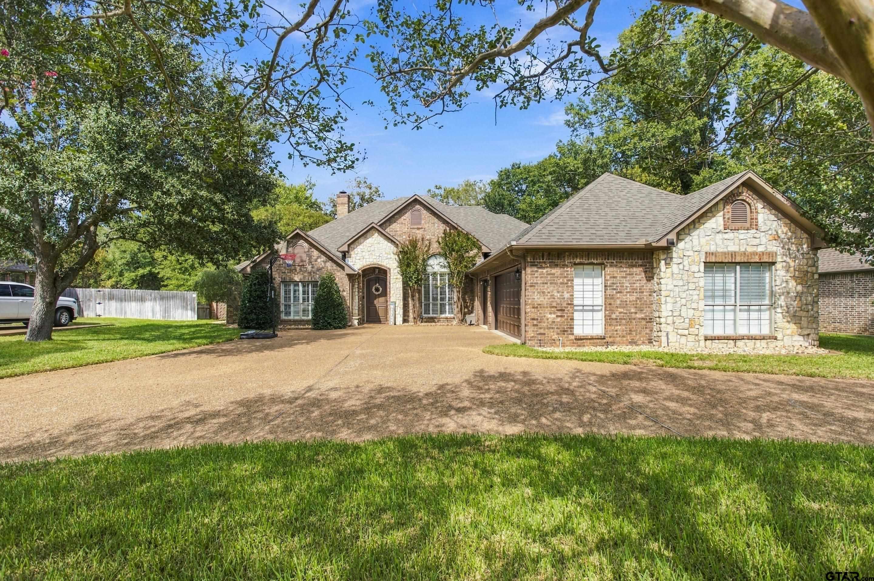 2215 Firestone Cir — photo