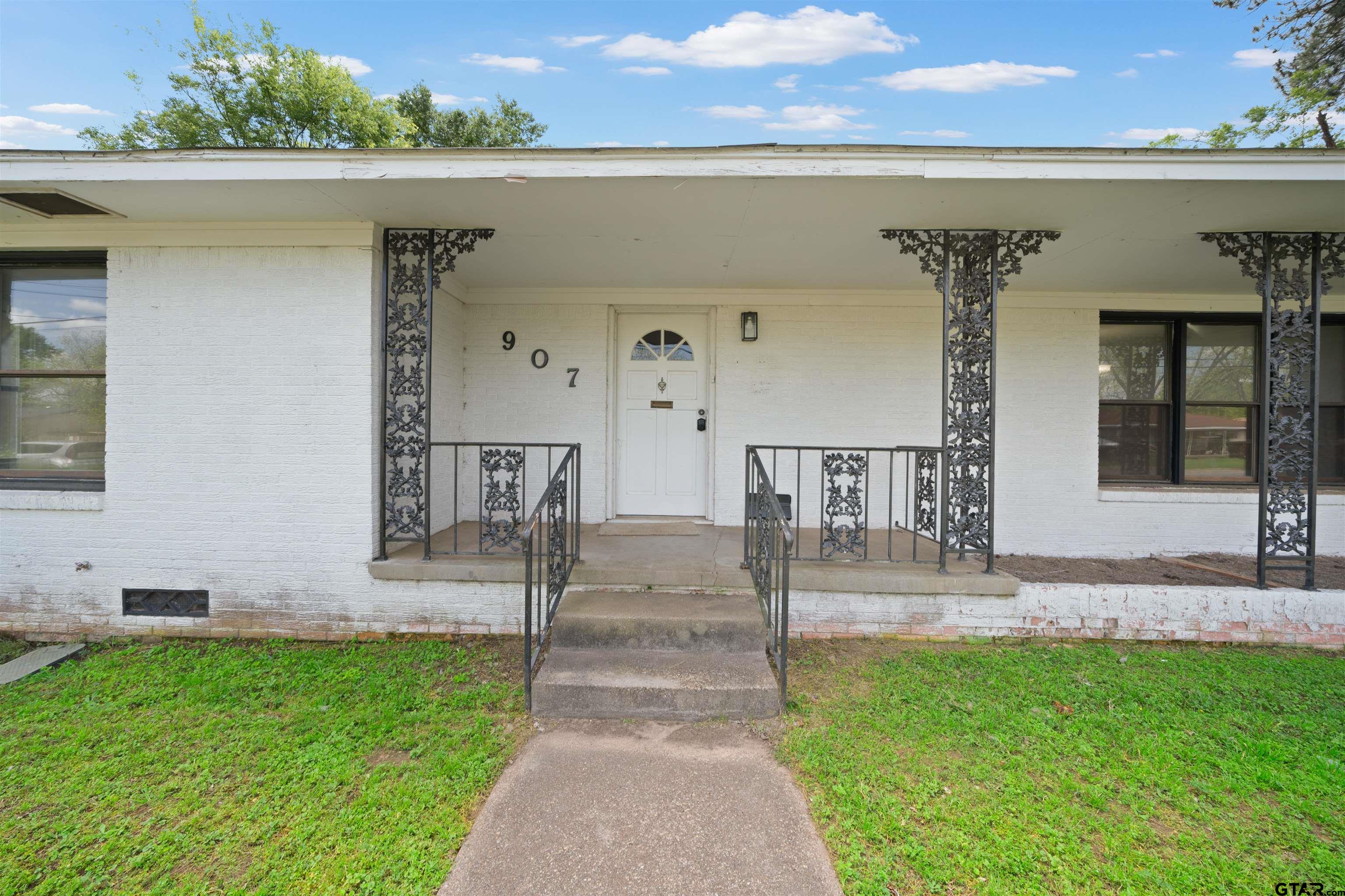 907 Henderson St. — photo